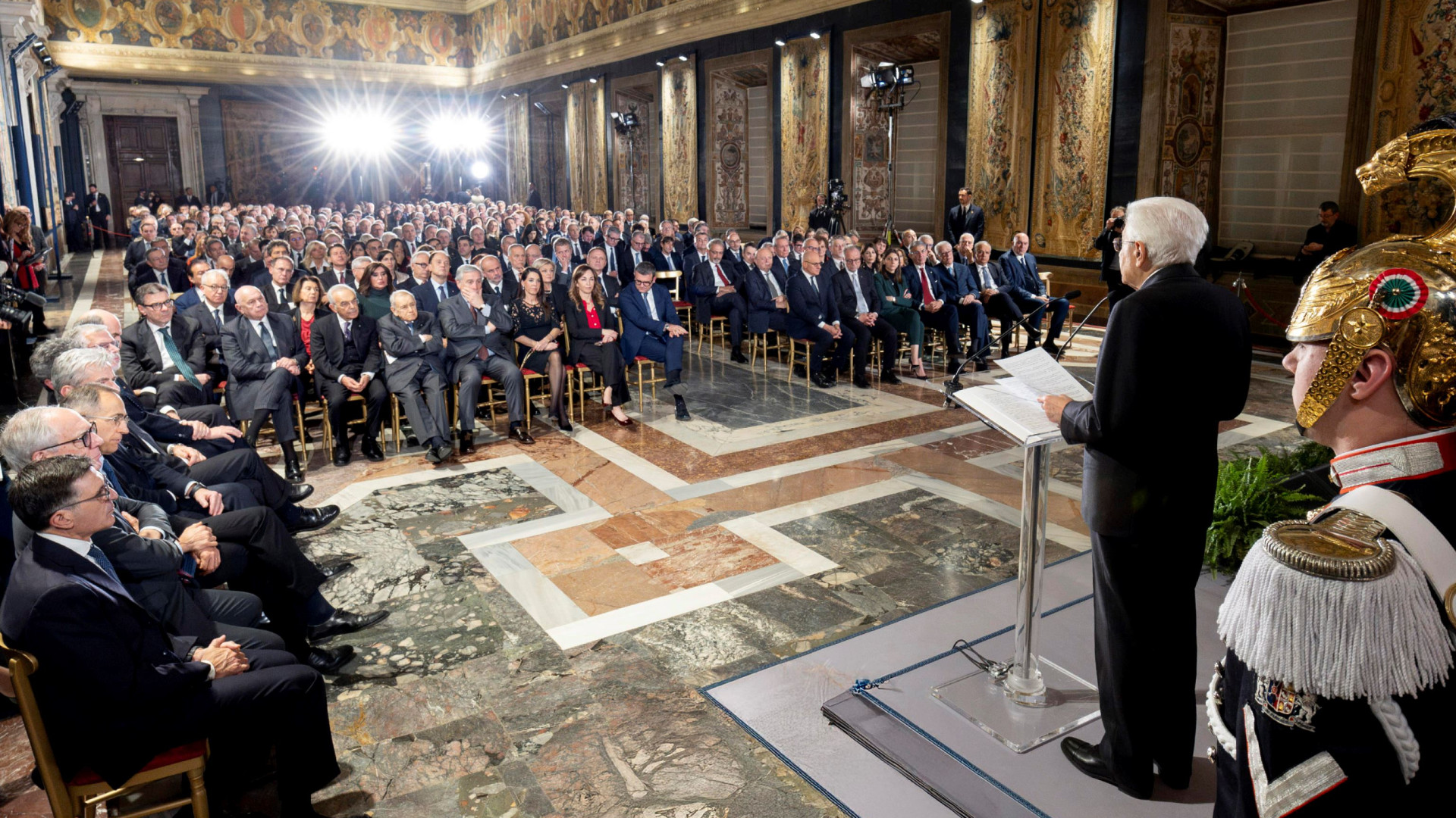 Immagine di Mattarella: «Astensionismo, senza popolo una democrazia di fantasmi»