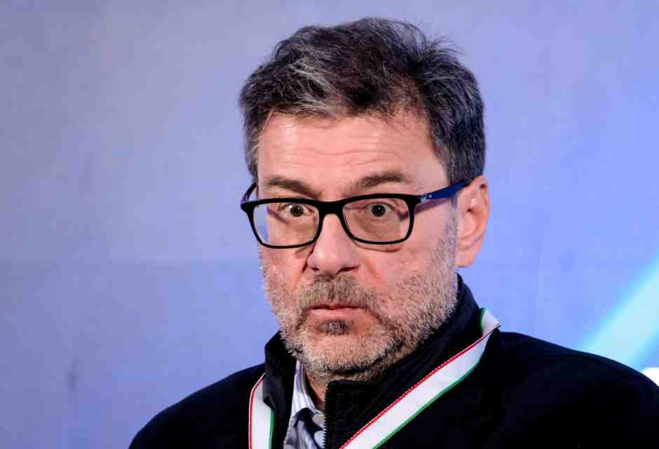 Giorgetti motozappa, fa il liberale alla Milei, ma si muove da statalista. E' un altro che si prepara per il Colle