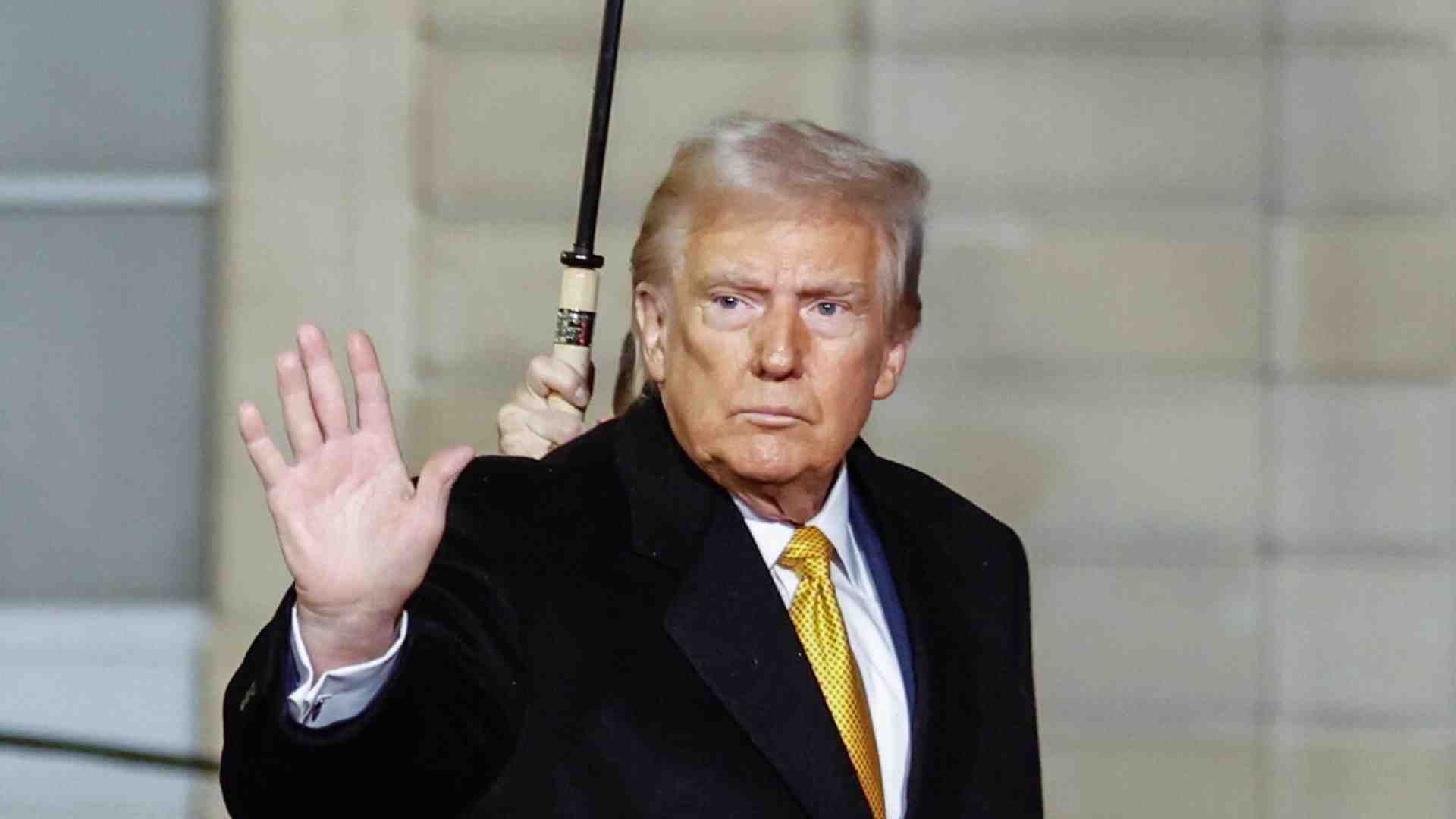 Immagine di Donald Trump corregge la sua linea. Forse