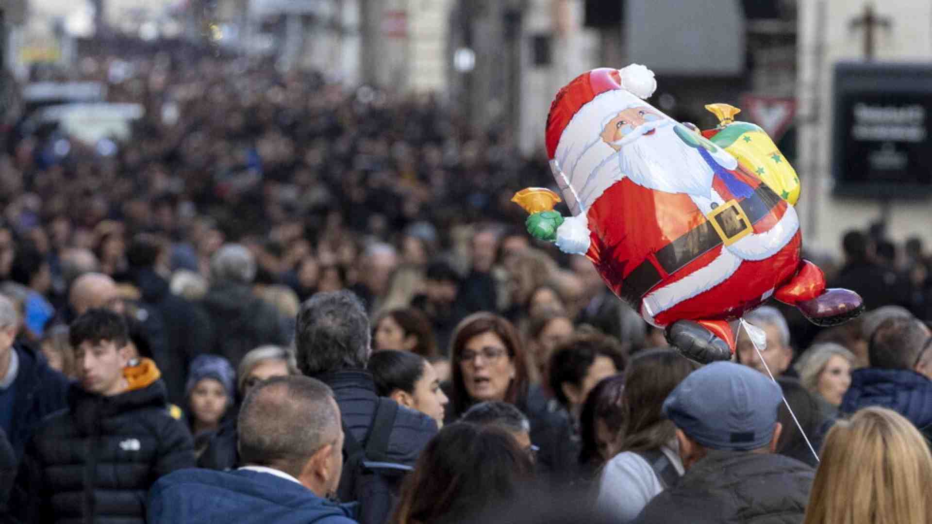 Immagine di "Chiudere i negozi nei giorni di festa è contro la libertà d'impresa". Parla il capo di Confimprese