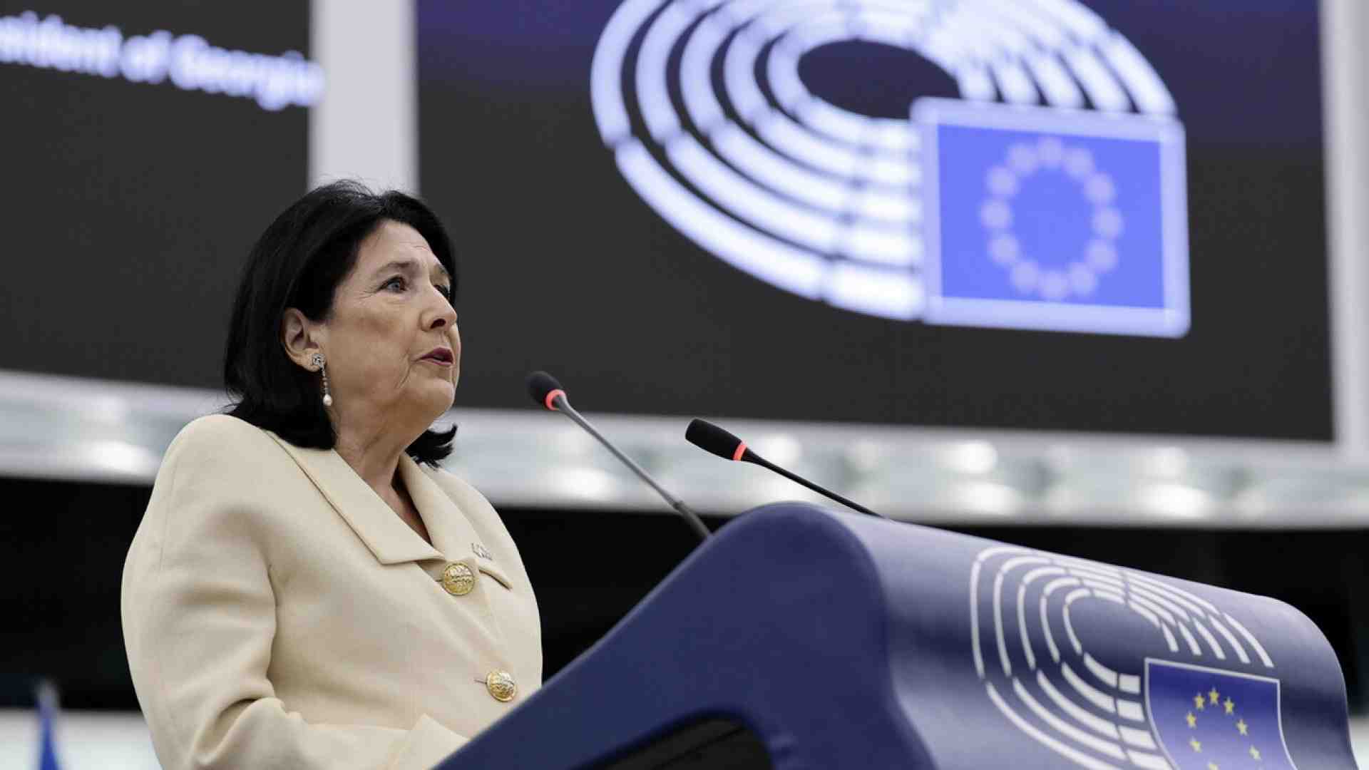 Immagine di Zourabichvili punta il dito contro l’Ue: su Tbilisi “non è stata all’altezza”
