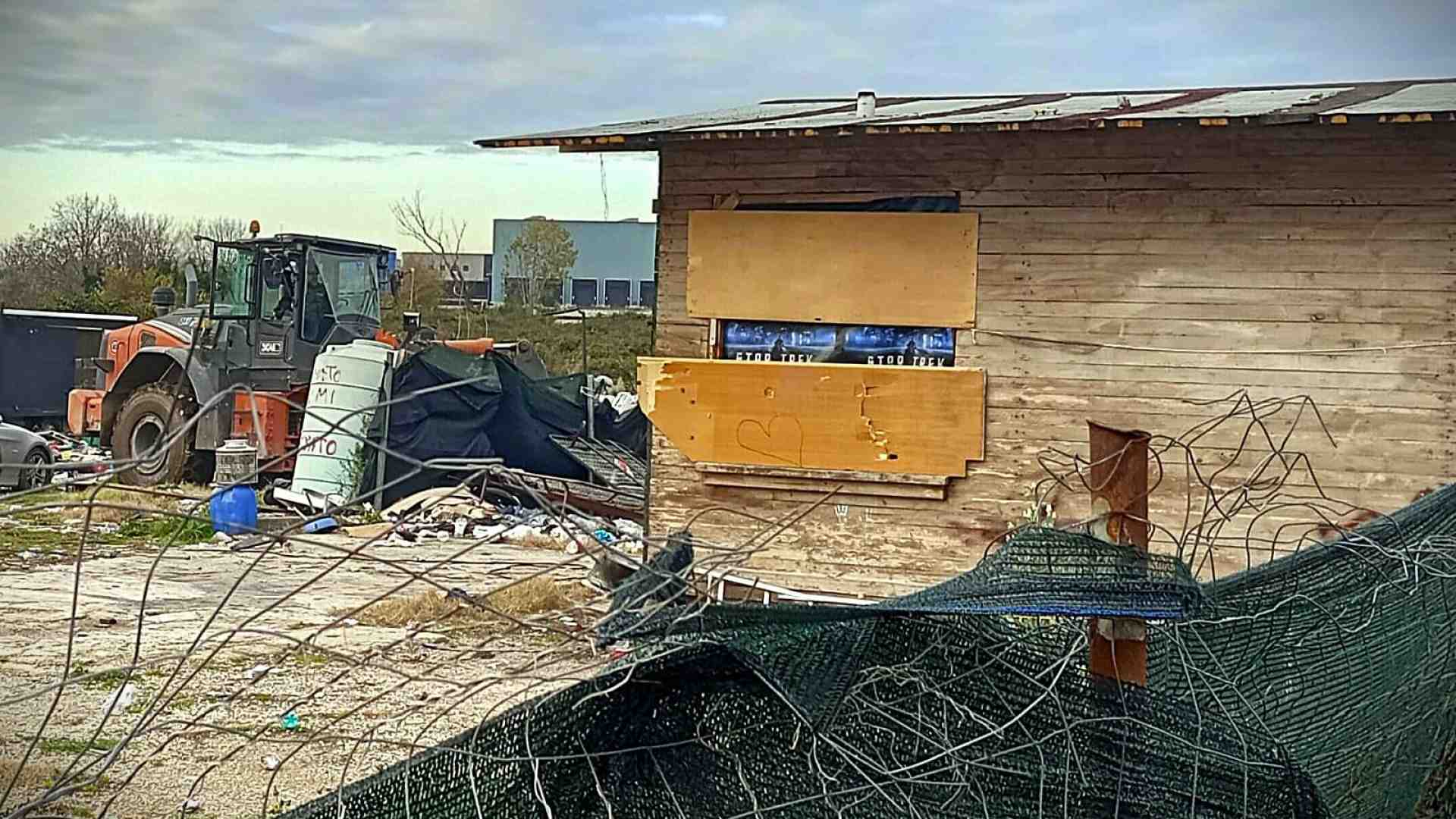 Immagine di Guidonia, sgombero forzato di campo rom. Alla vigilia di Natale e del Giubileo