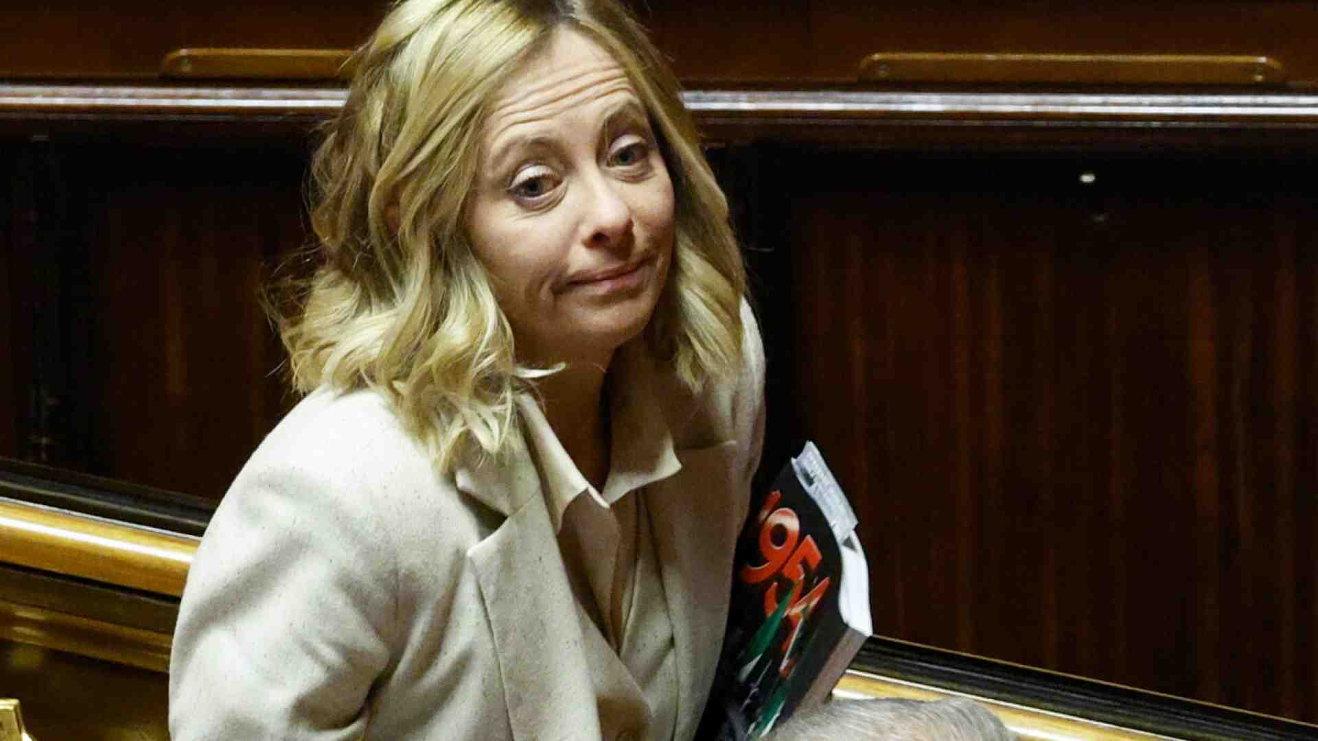 Immagine di Il Senato come Atreju per il Meloni show tra urla e versi. Crisanti (Pd): "Da tirarle una scarpa"