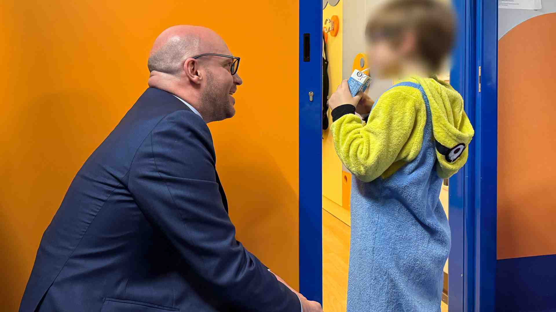 Immagine di Il presidente della Camera dai piccoli pazienti del Gemelli