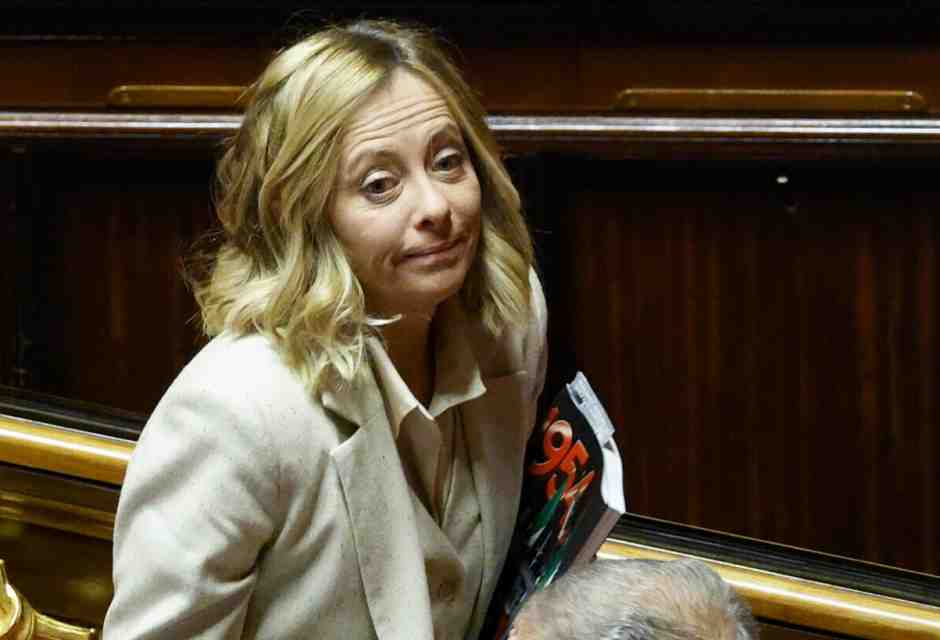 Il Senato come Atreju per il Meloni show tra urla e versi. Crisanti (Pd): "Da tirarle una scarpa"