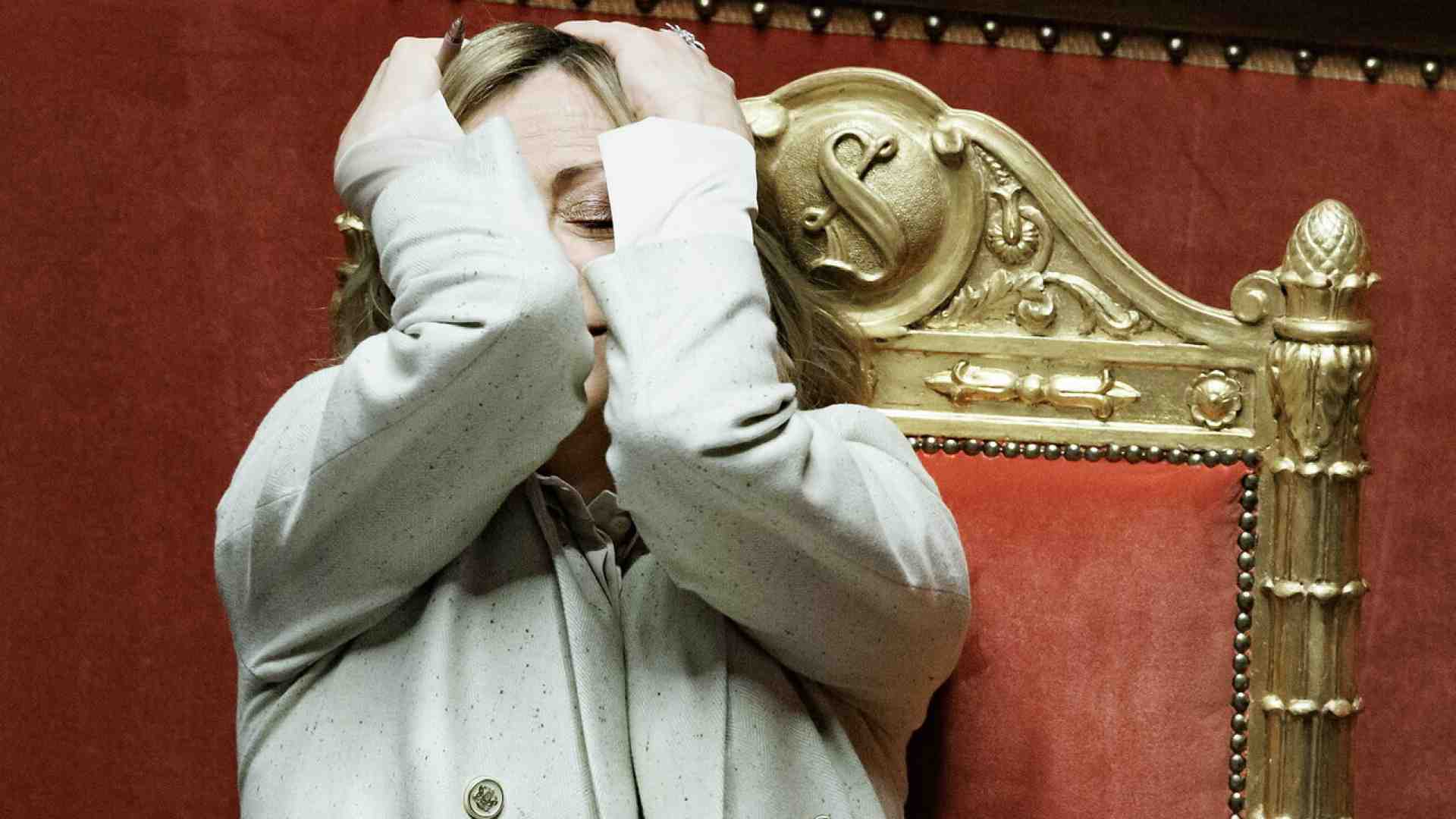 Immagine di Meloni Bells, il possibile incontro con Elkann il 24 dicembre, a San Pietro. L’agenda Stellantis