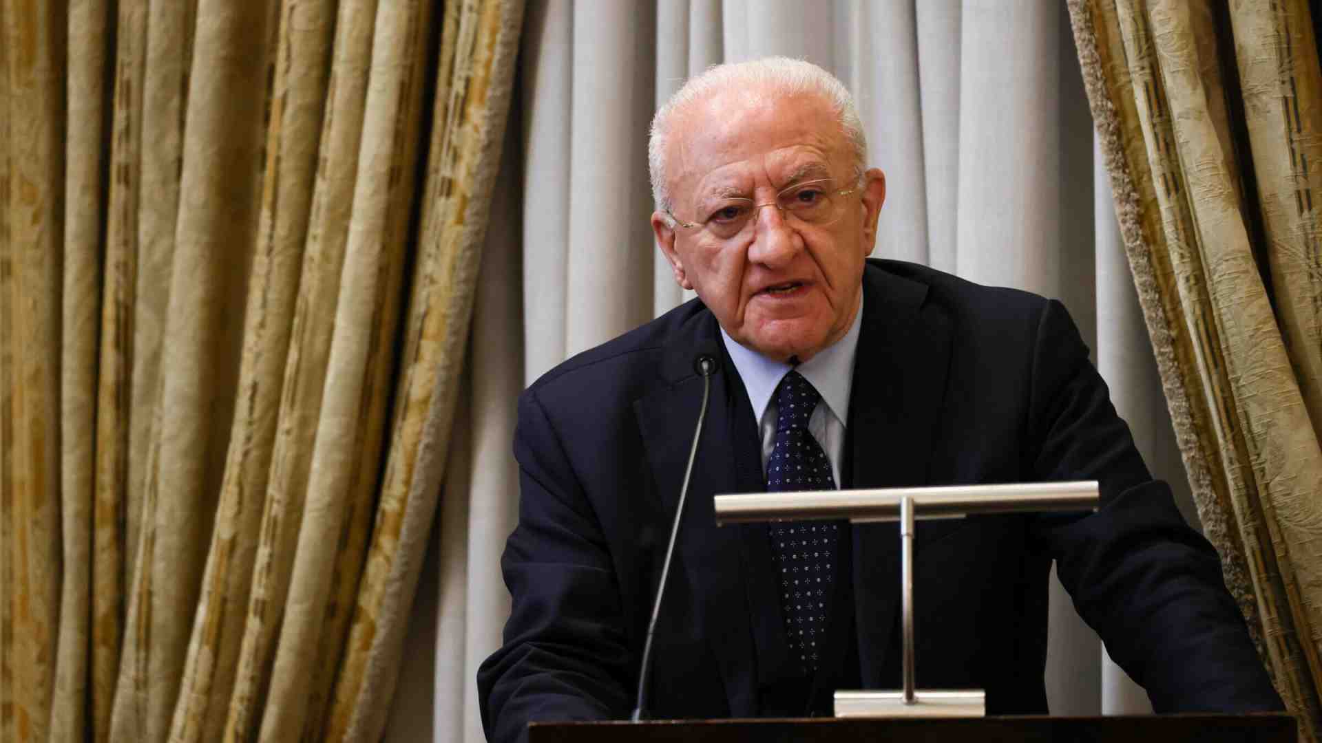 Immagine di De Luca condannato a risarcire 609 mila euro alla Campania per le Covid card