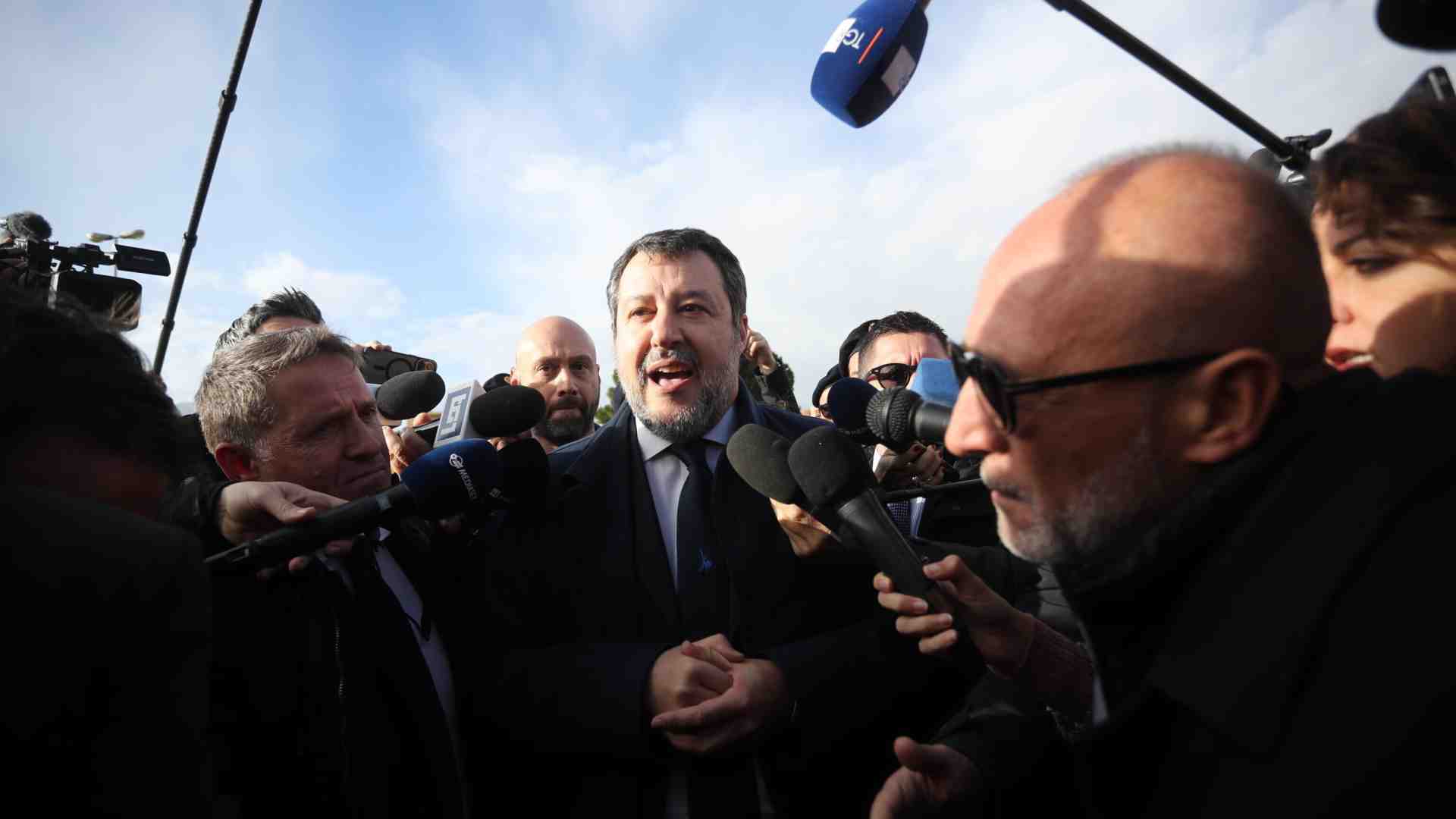 Immagine di Salvini assolto nel processo Open Arms: "Sono felice, proteggere i confini non è reato"