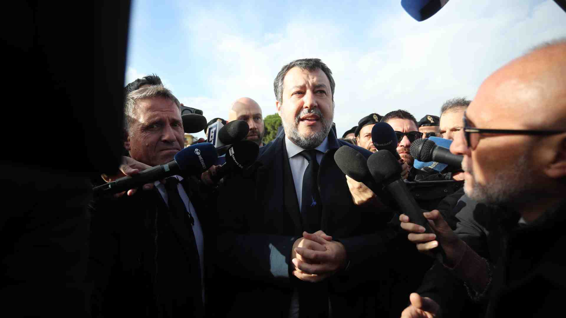 Immagine di È il giorno del verdetto su Open Arms. Salvini: “Oggi è una bella giornata. Rifarei tutto”