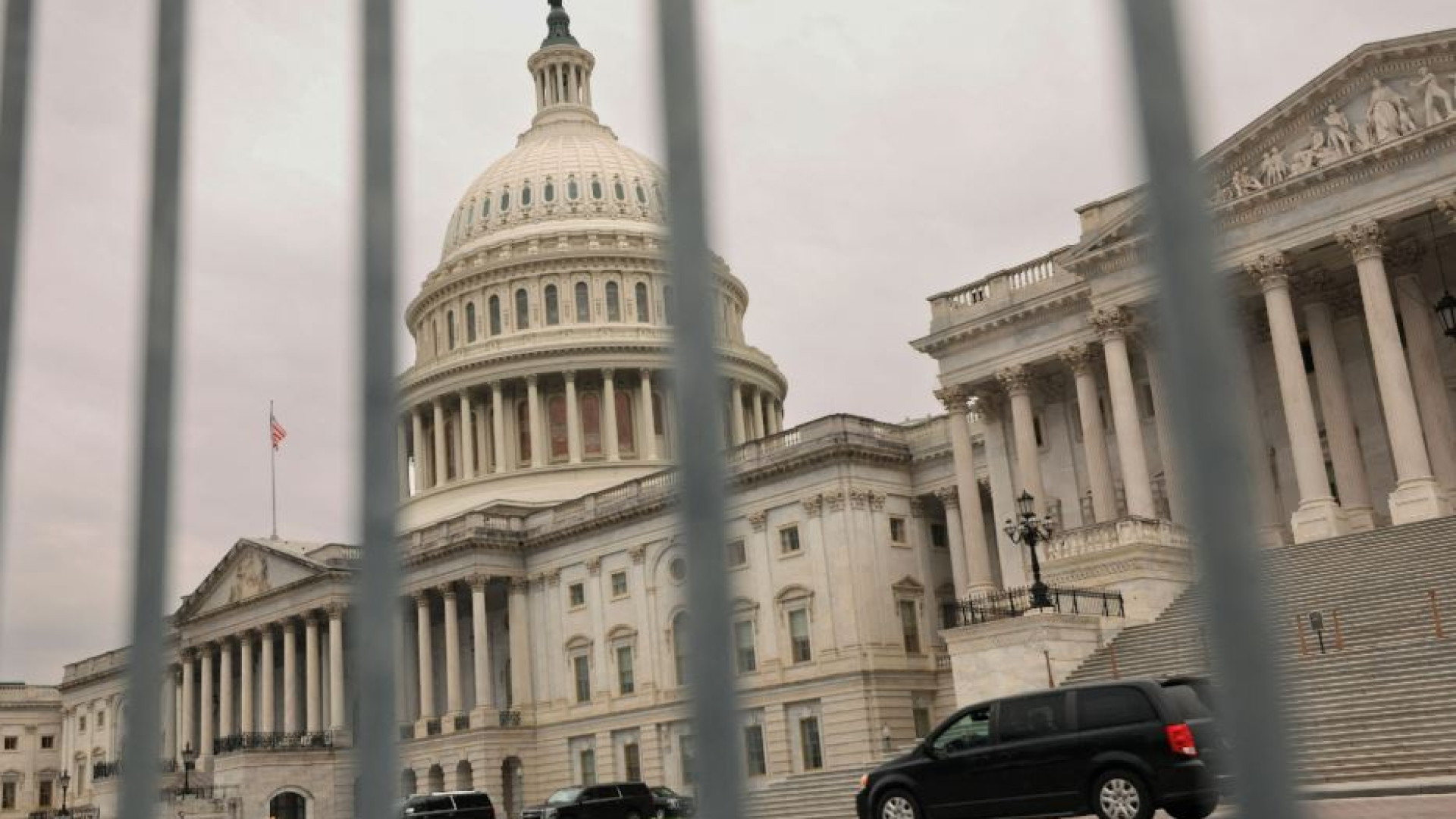 Immagine di Shutdown evitato in extremis, salvi gli stipendi di 800mila lavoratori