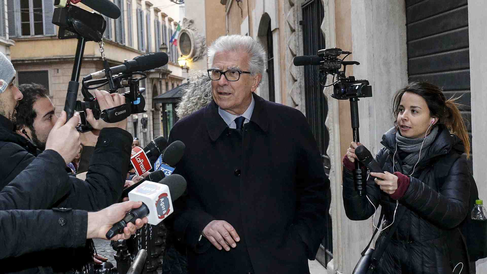 Immagine di Luigi Zanda (Pd): “Felice per Renzi. Le inchieste finite in nulla sono troppe”