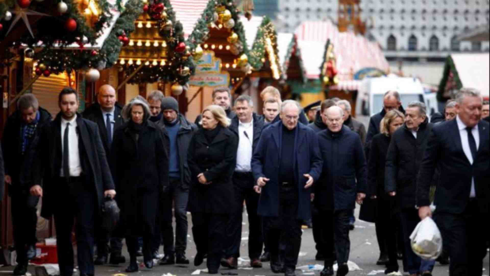 Immagine di Strage di famiglie al mercato di Natale. Scholz: uniti contro chi semina odio