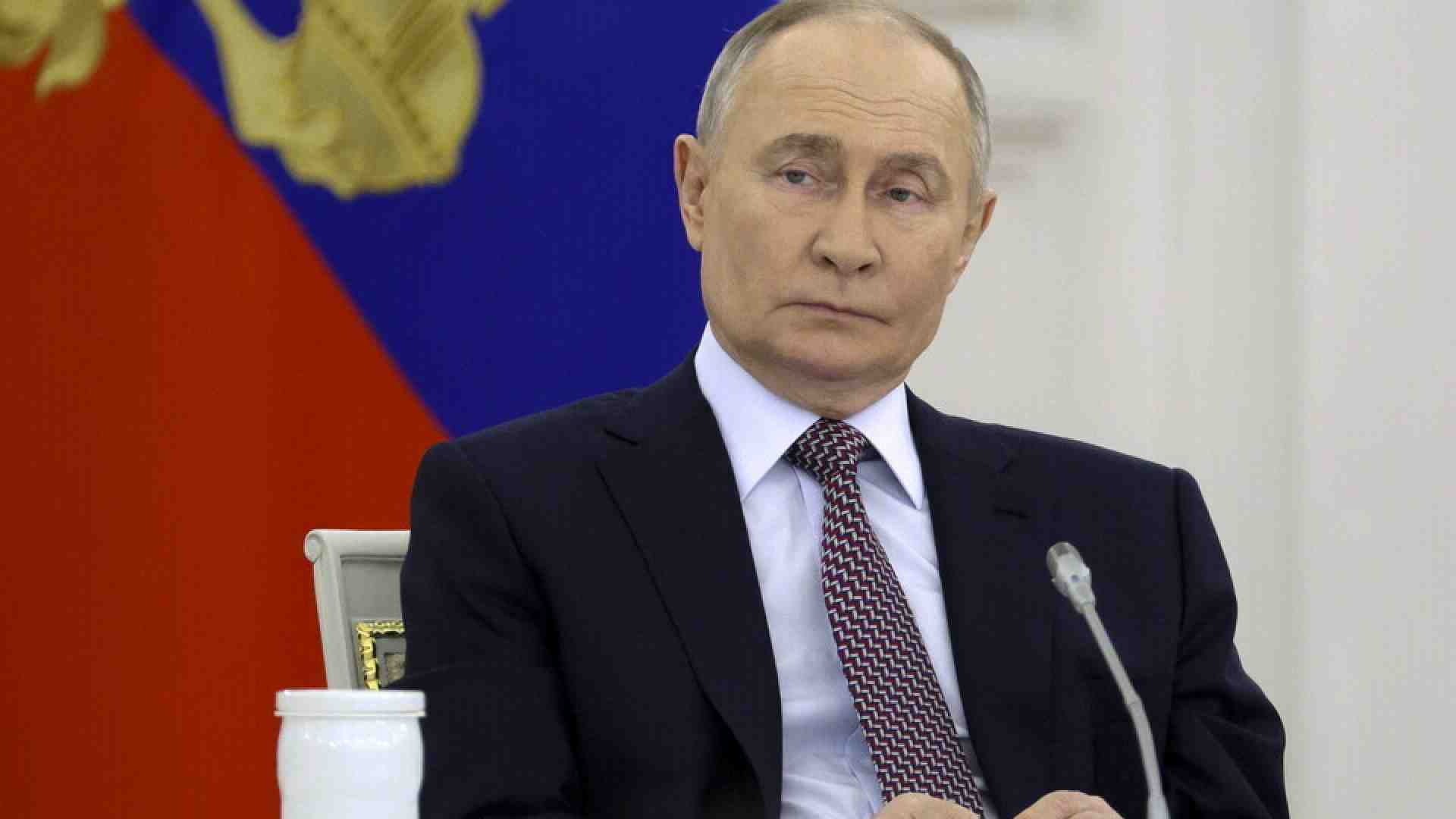 Immagine di Putin “negozia” la tregua con missili, cyberattacchi e scommesse