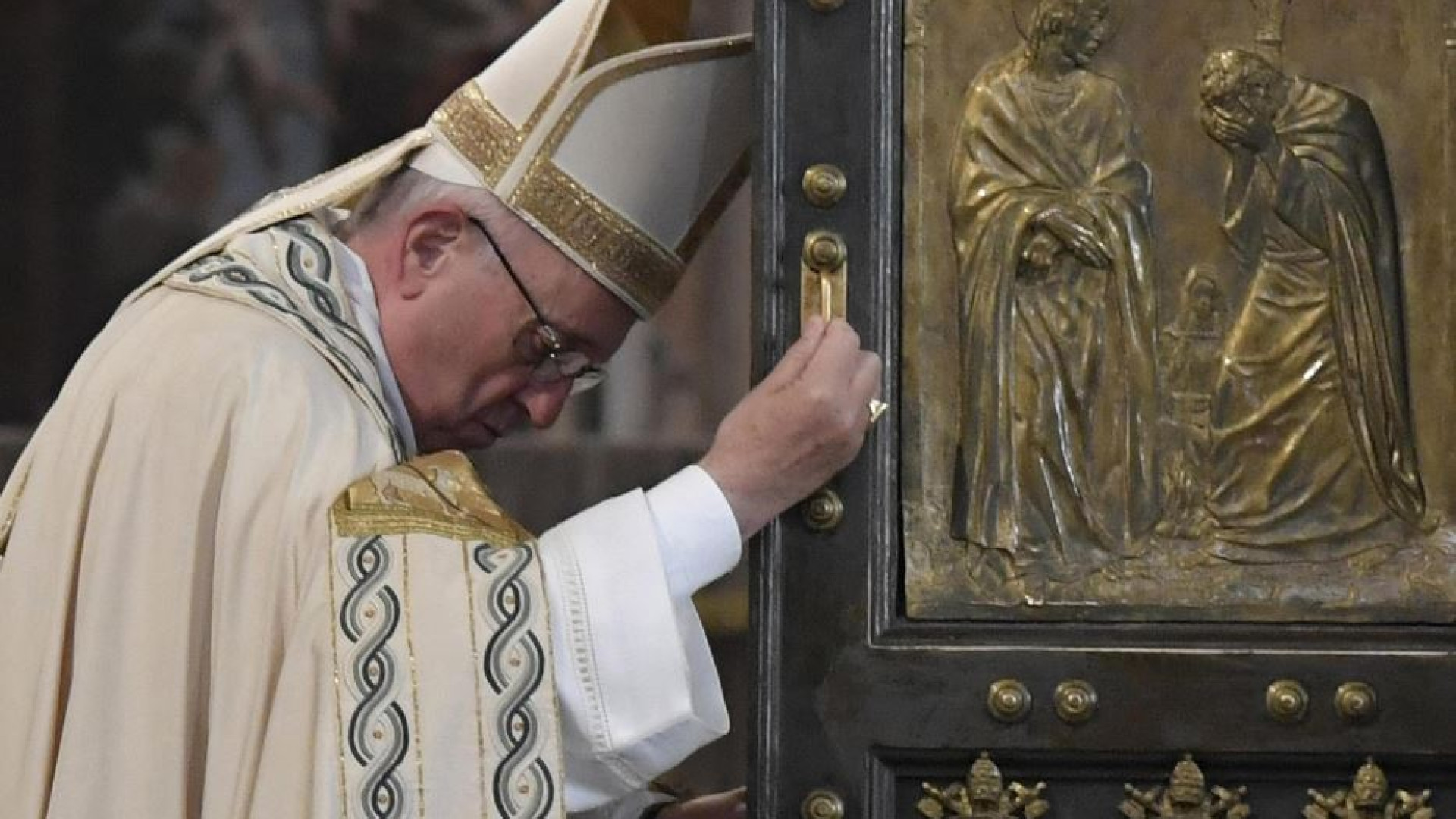 Immagine di La Porta Santa, il Papa primo pellegrino: stasera si apre il Giubileo