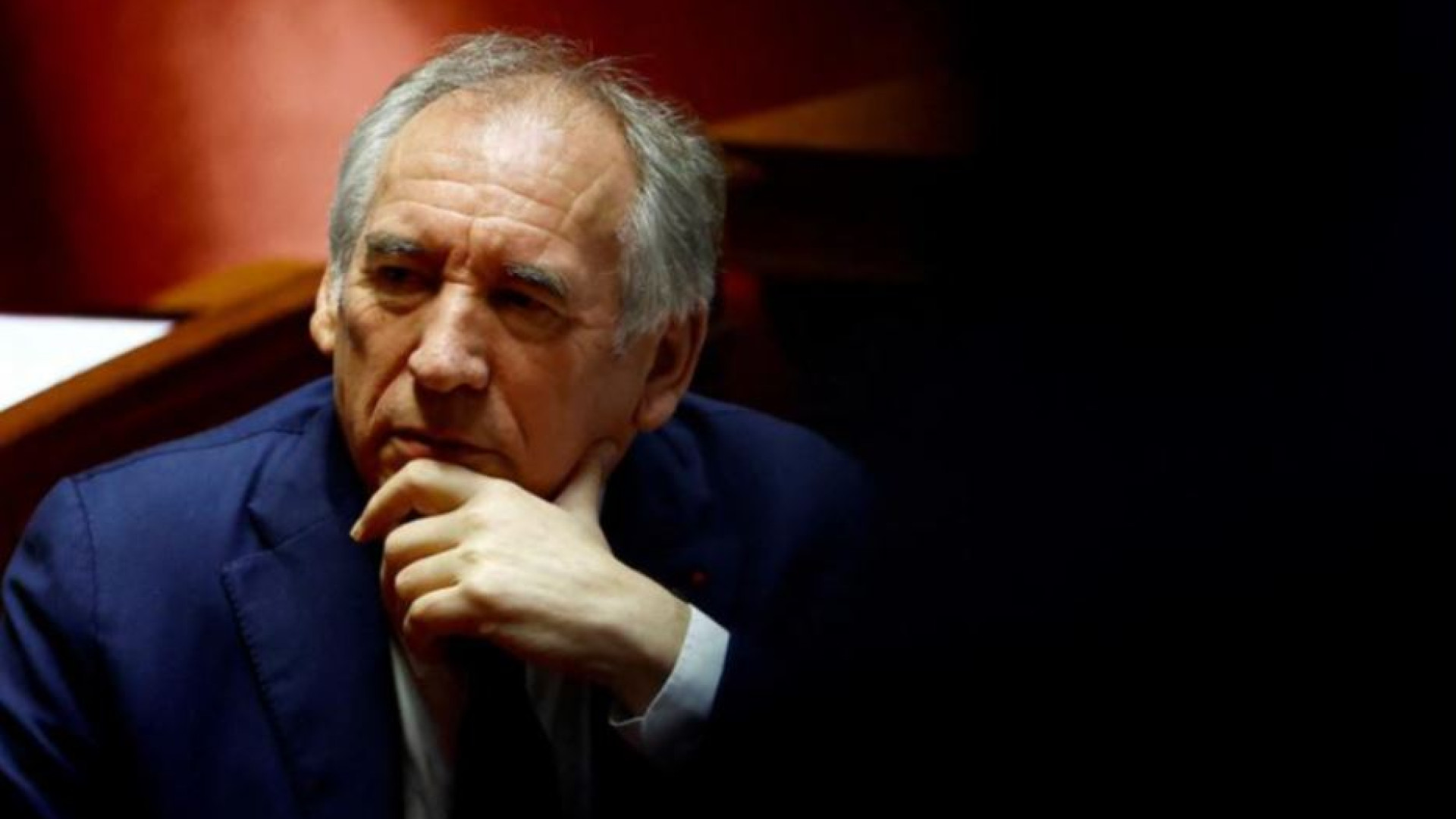 Immagine di Bayrou pesca a destra e trova il governo. La sinistra: è una provocazione