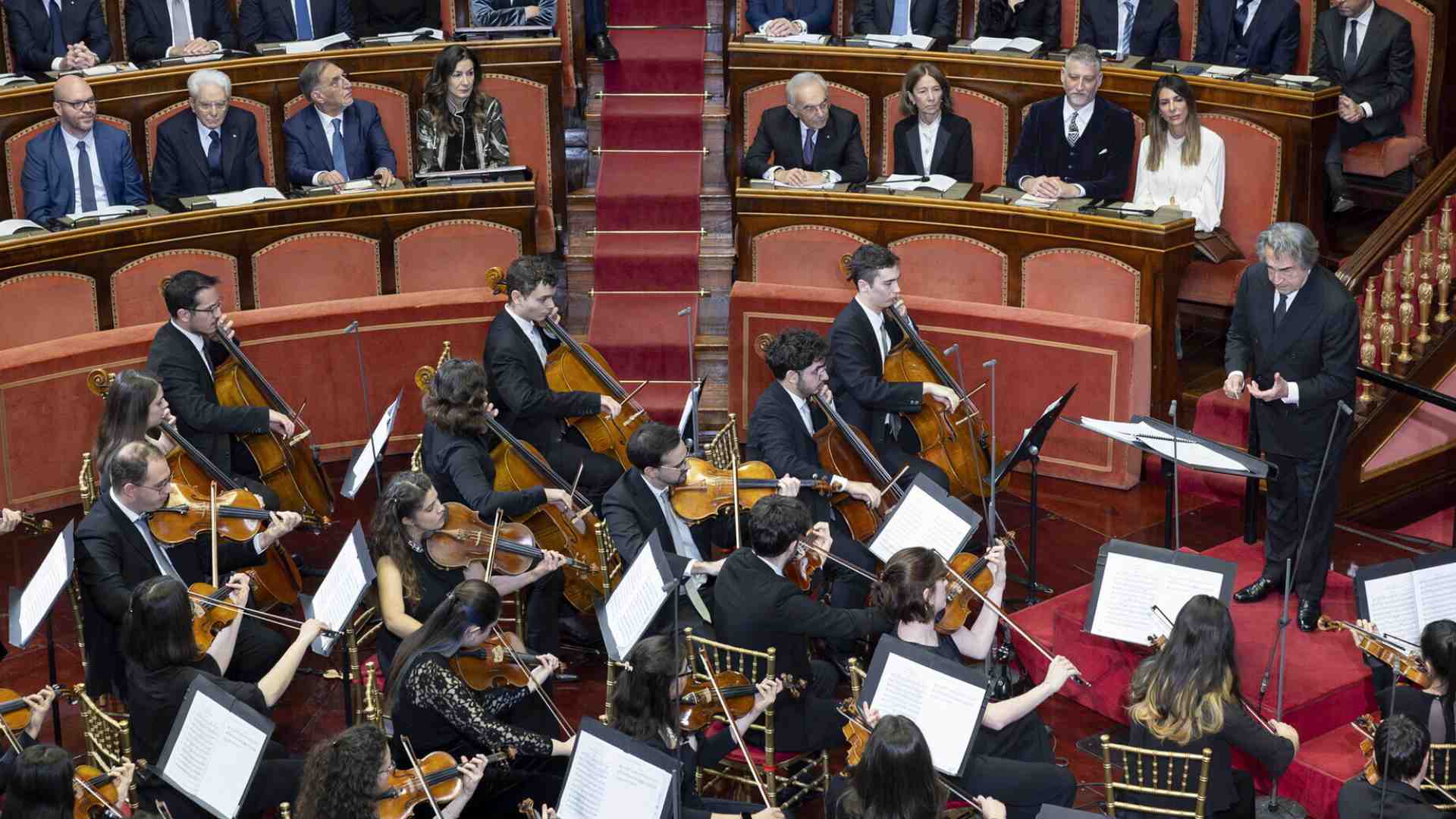 Immagine di Caro maestro Muti, il problema non sono gli smartphone ma i senatori