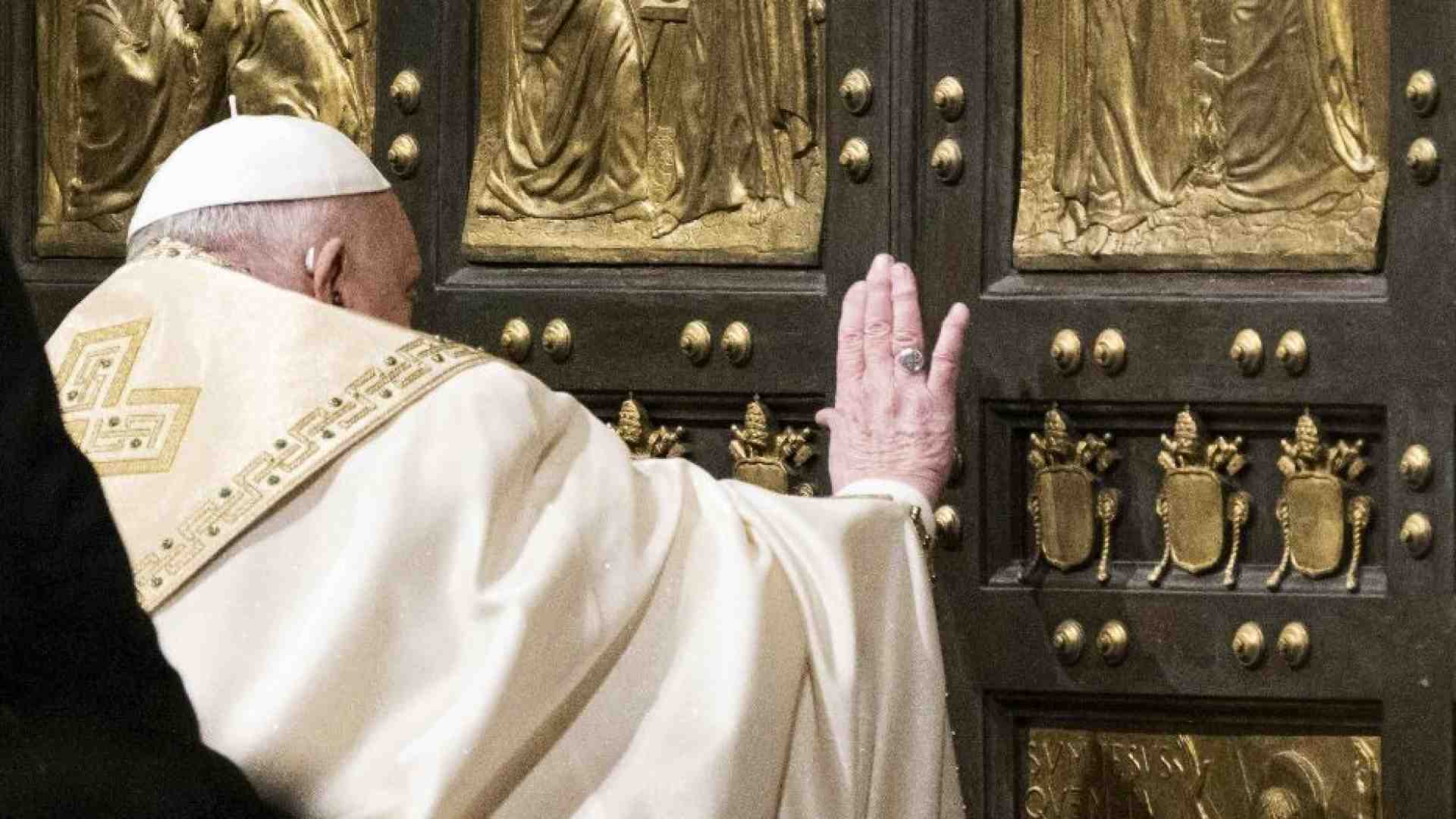 Immagine di Il Papa ha aperto la Porta Santa. È iniziato il Giubileo