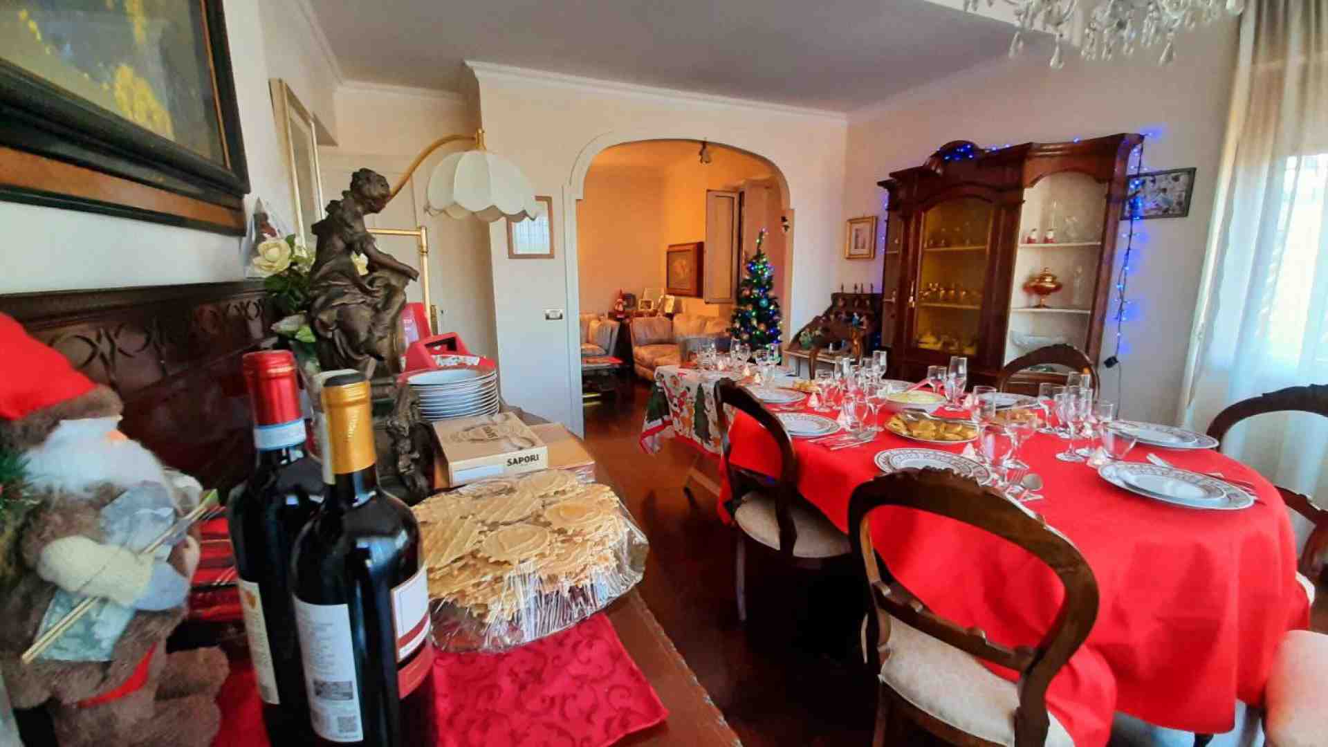 Immagine di Istruzioni pratiche per non ingrassare troppo a Natale