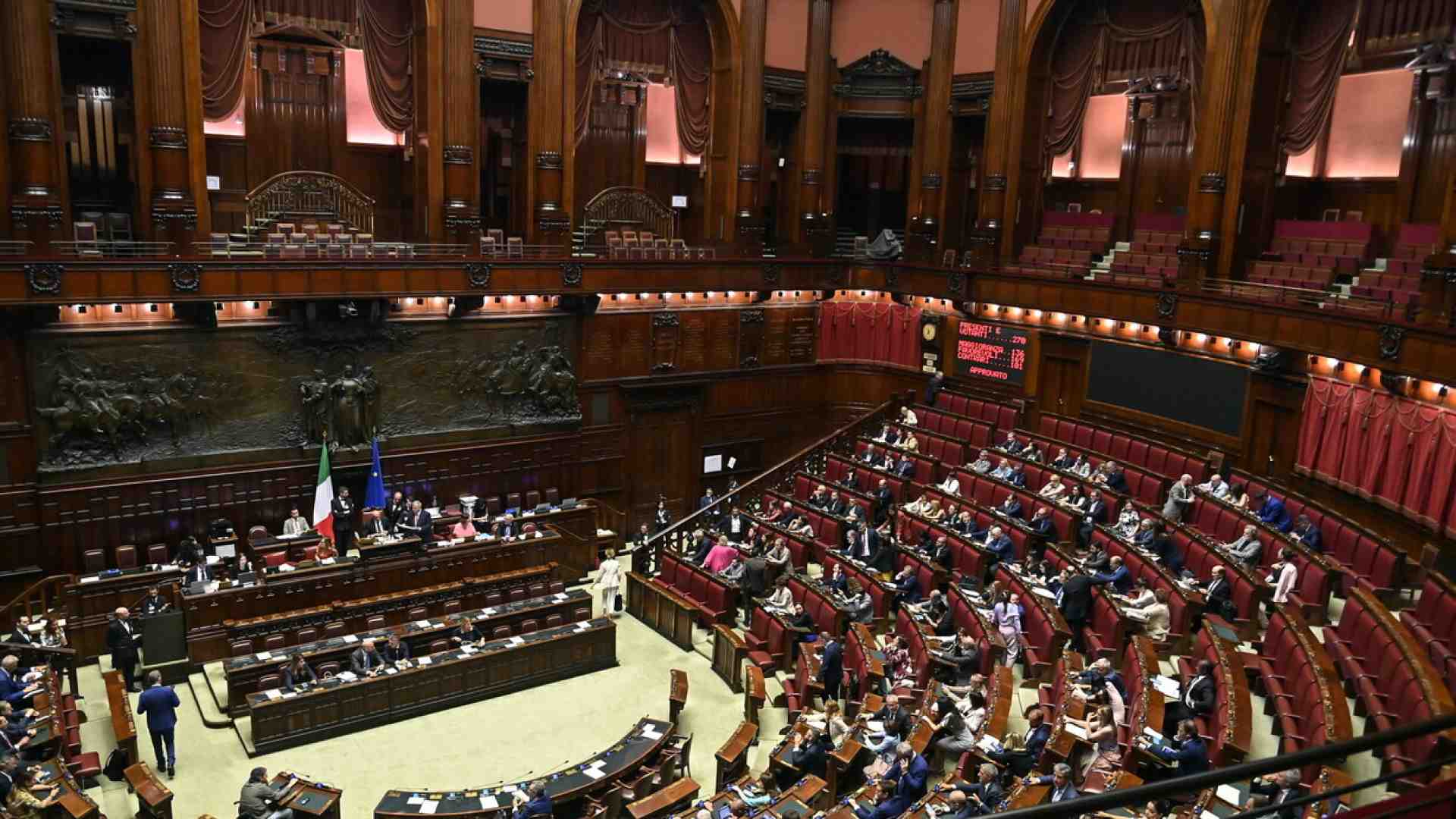 Immagine di Fratelli di mance. La lista degli odg, le opere serie, le opere buffe e i comuni “figli e figliastri” nella manovra