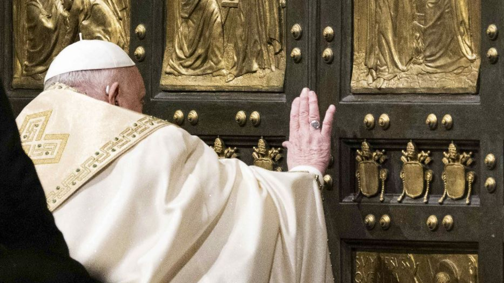 Immagine di Il Papa ha aperto la Porta Santa. È iniziato il Giubileo