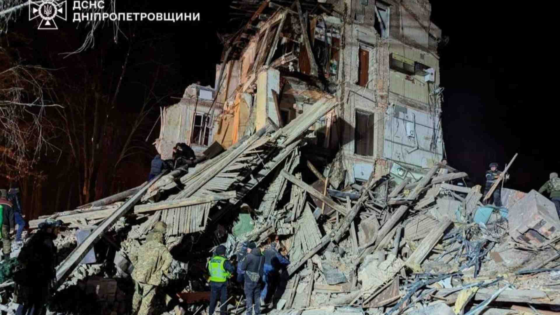 Immagine di Natale sotto i missili russi. Colpita Kharkiv dov'erano Krajewski e il nunzio