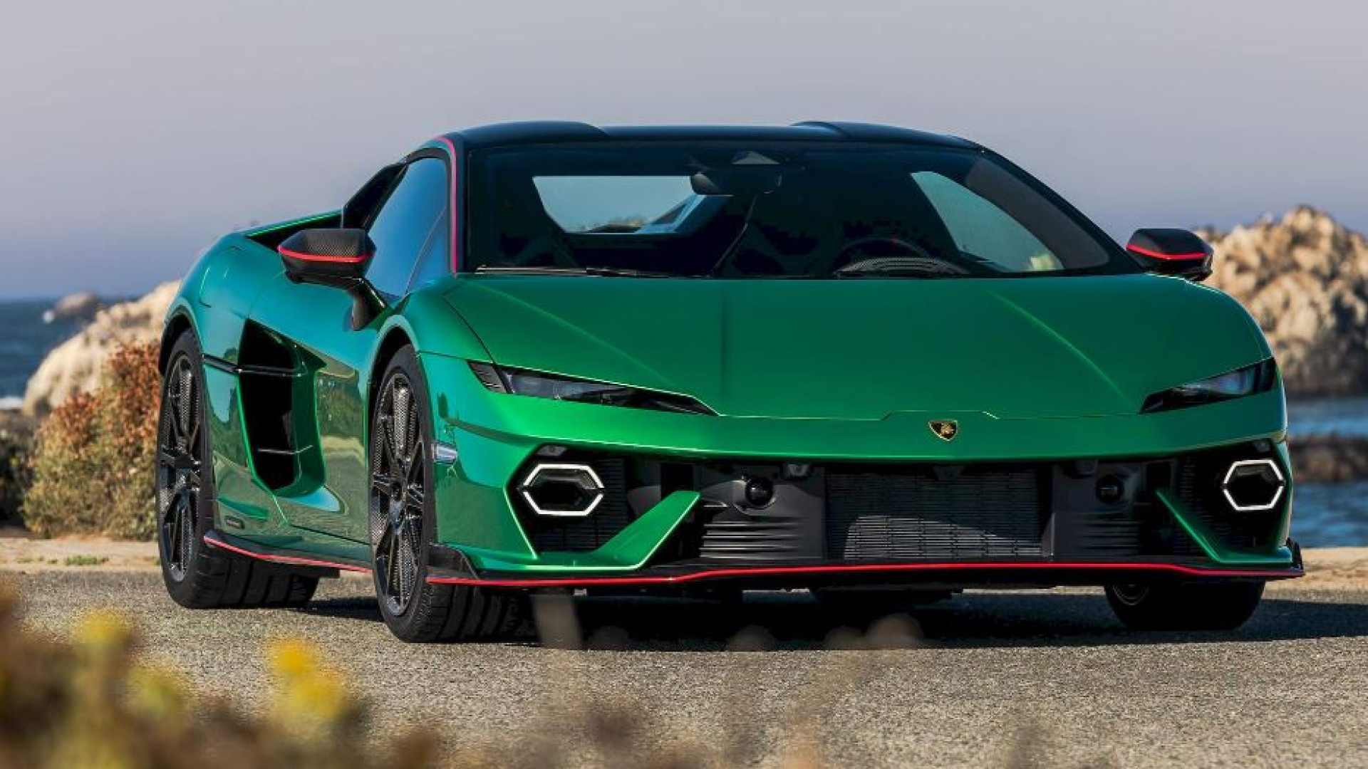 Immagine di Lamborghini, quando lusso e tecnologia arricchiscono il territorio