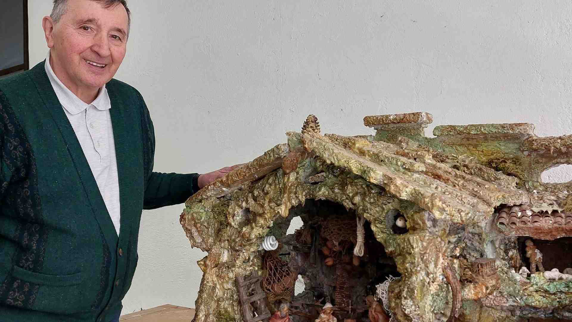 Immagine di Il maestro dei presepi che da 75 anni costruisce Natività e insegna a farle