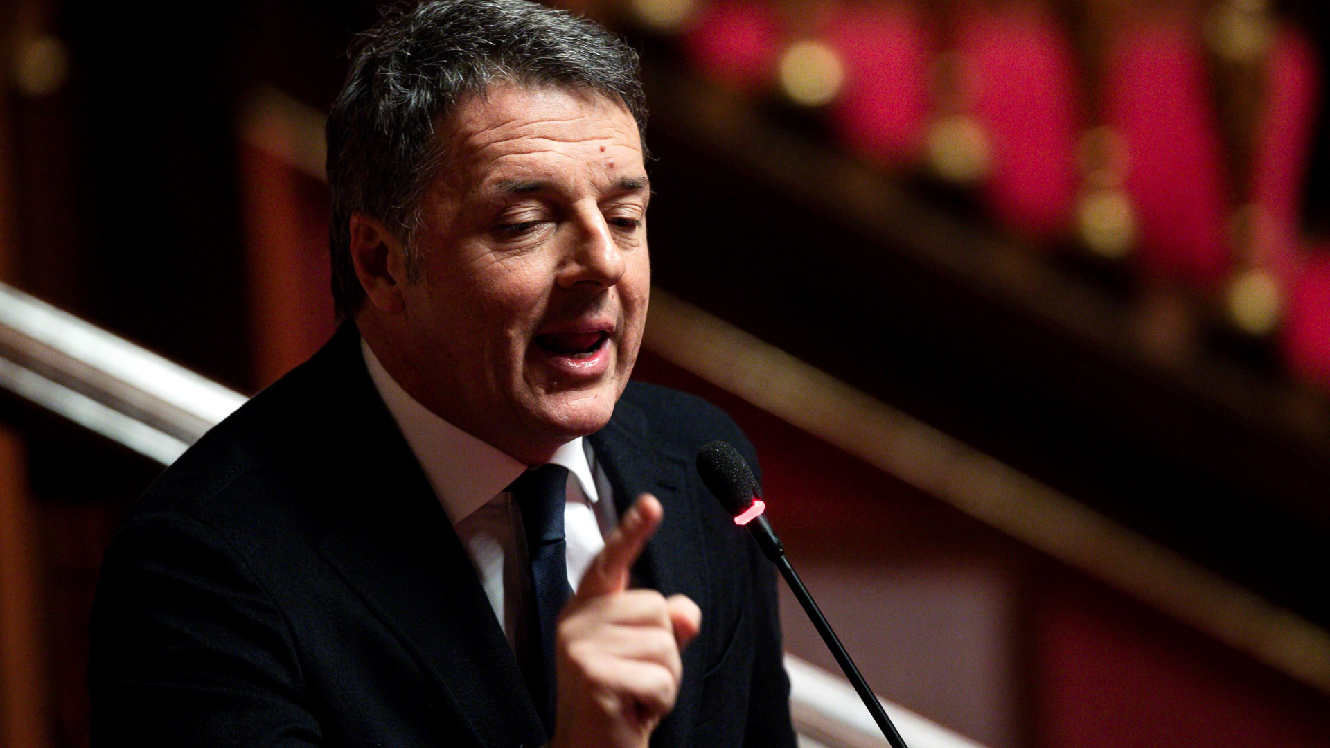 Immagine di Via libera al Senato. Scontro in aula Renzi-La Russa