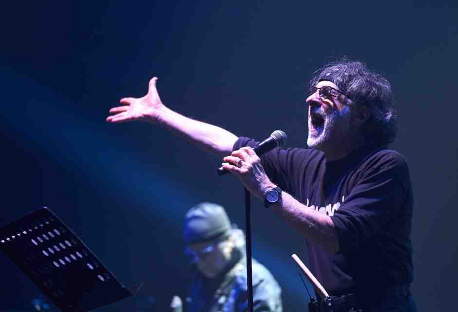 Franz Di Ciccio durante un concerto della PFM al Teatro Augusteo di Napoli (Emanuele Sessa via Getty Images)&nbsp;<br />
