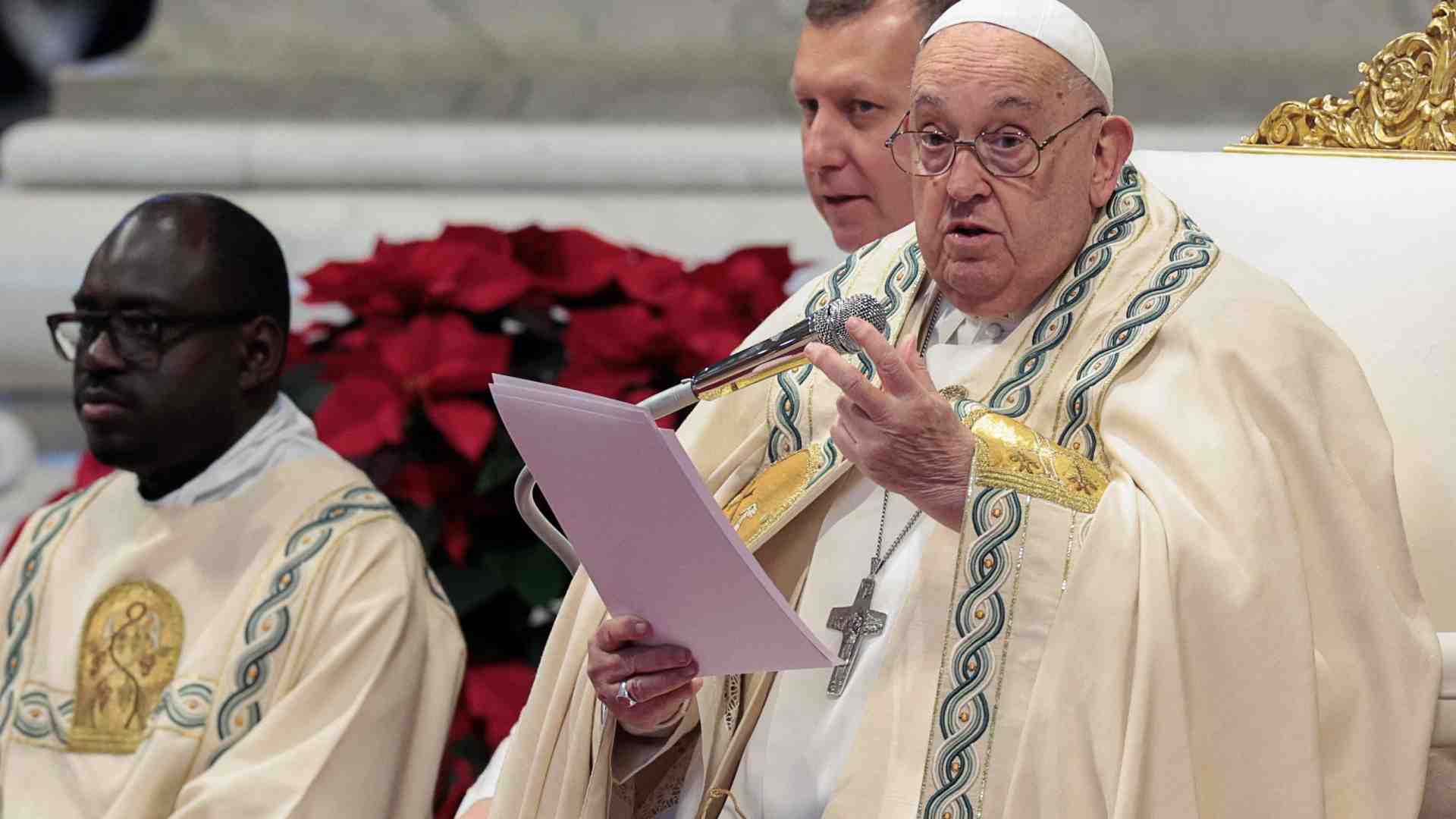 Immagine di Il Papa affida a Maria il nuovo anno: pace e rispetto della vita