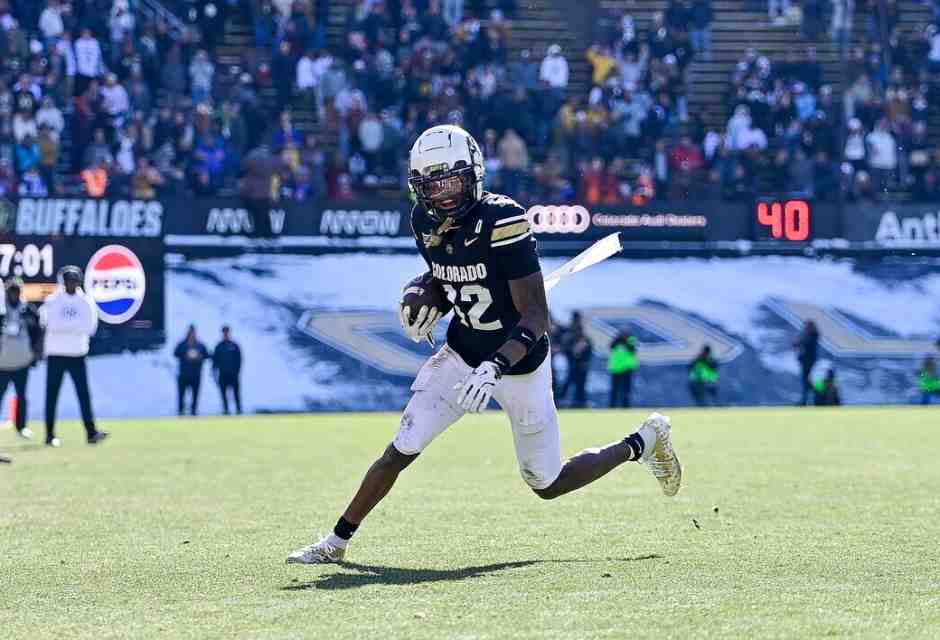 Trevis Hunter con la maglia dei&nbsp;Colorado Buffaloes durante la partita contro gli Oklahoma State Cowboys (foto Getty Images)<br />