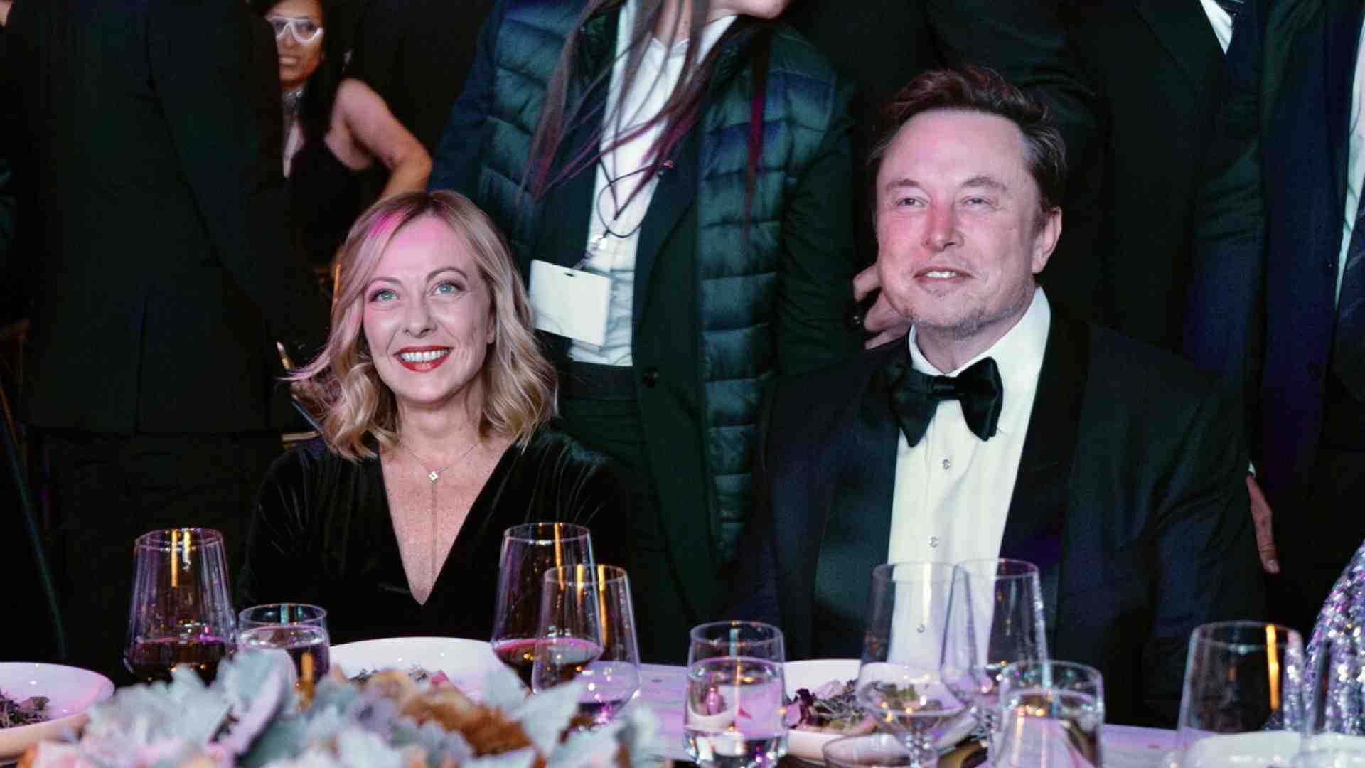 Immagine di Su Starlink il dubbio è solo uno e riguarda chi controlla i dati. Il piano di Meloni