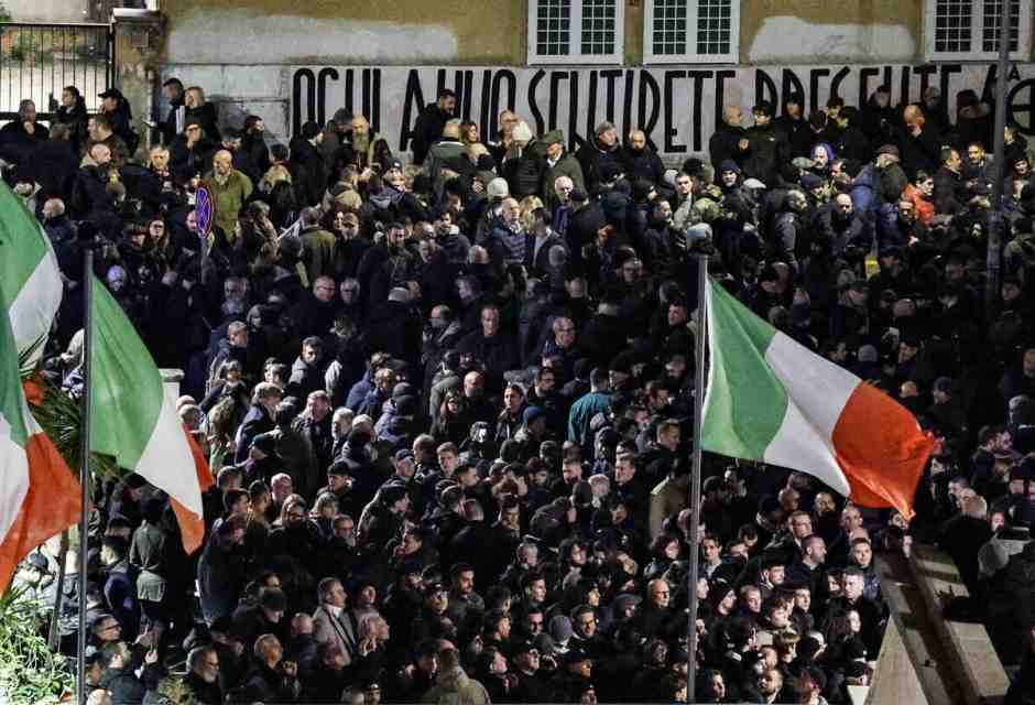 I fanatici neonazisti e il falso argomento del fascismo degli antifascisti