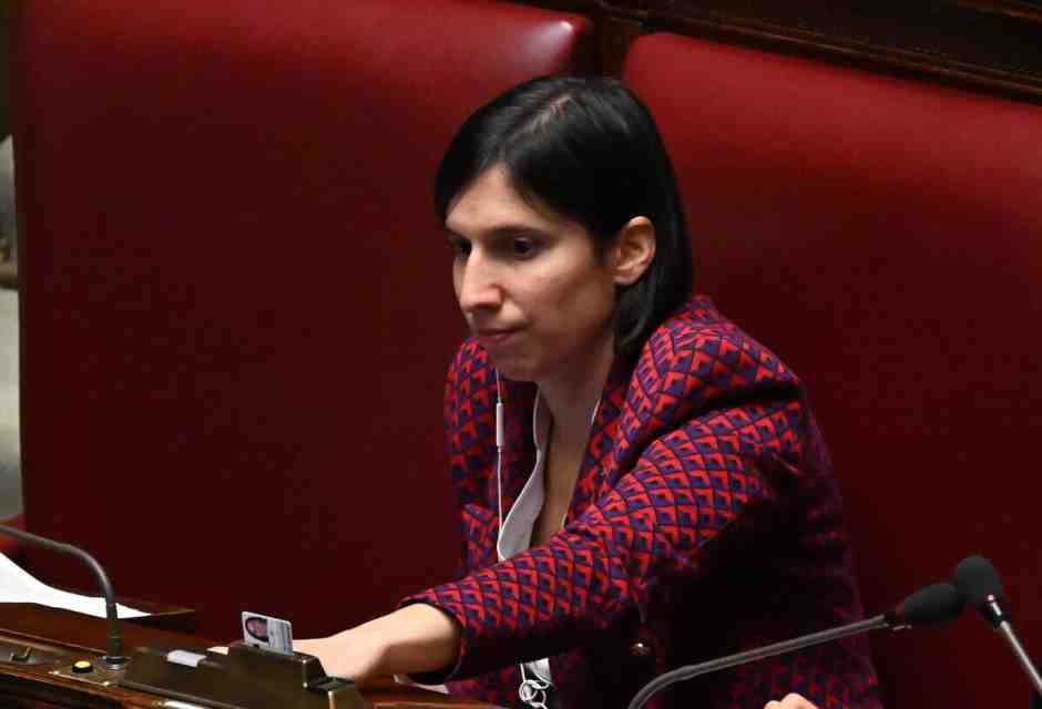 Schlein riappare dopo 20 giorni. Le alleanze restano un tabù. Pd in ritiro per parlare di esteri