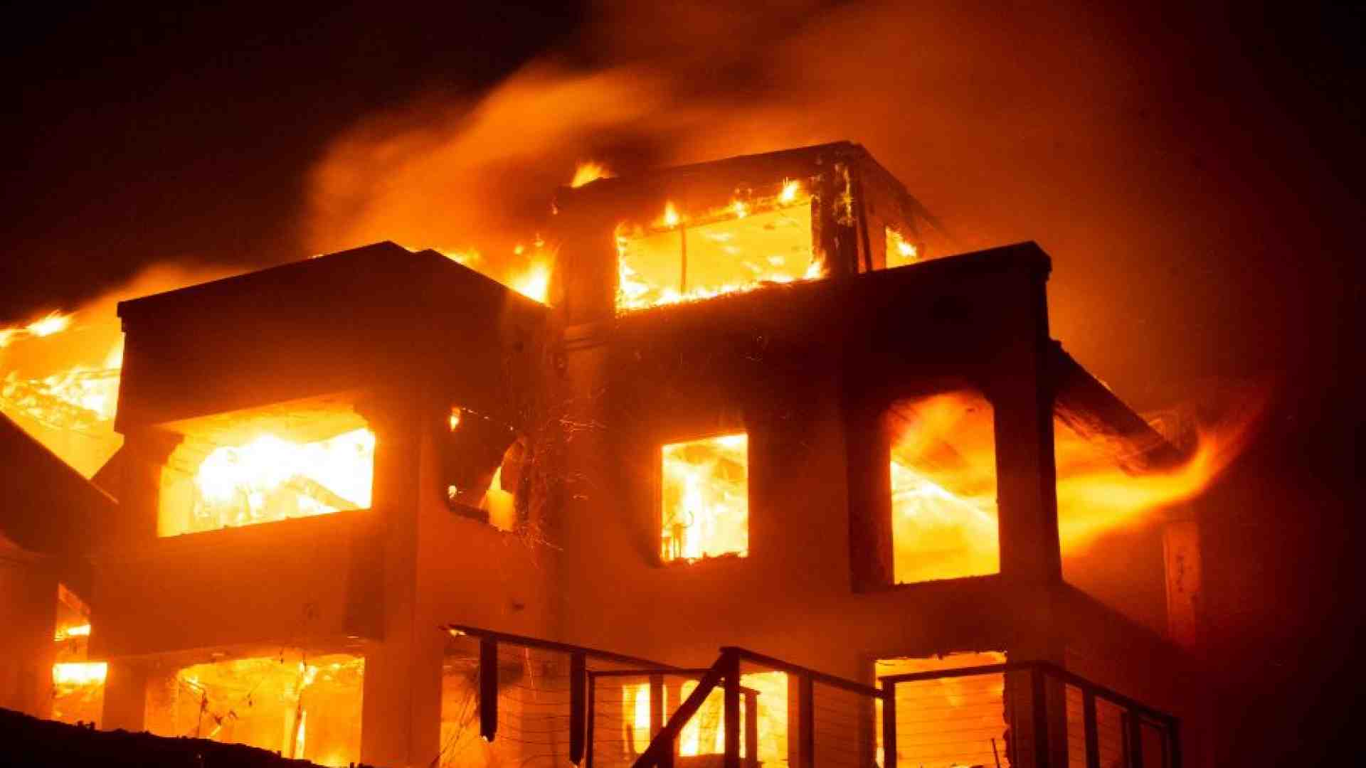 Immagine di Inferno di fuoco a Los Angeles, Biden annulla il viaggio in Italia