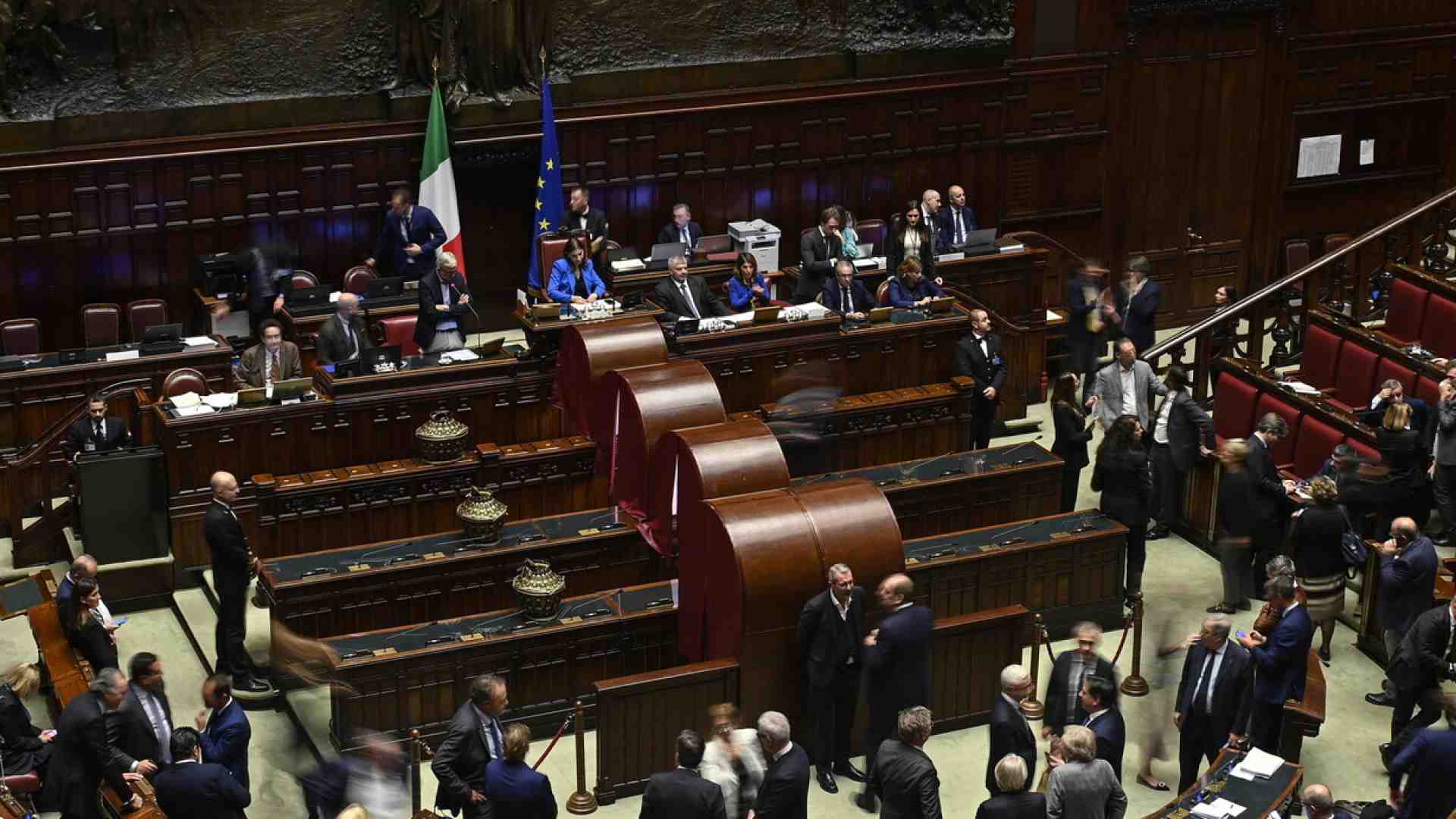 Immagine di Ennesima fumata nera per l'elezione dei giudici alla Consulta. Manca l'accordo tra i partiti