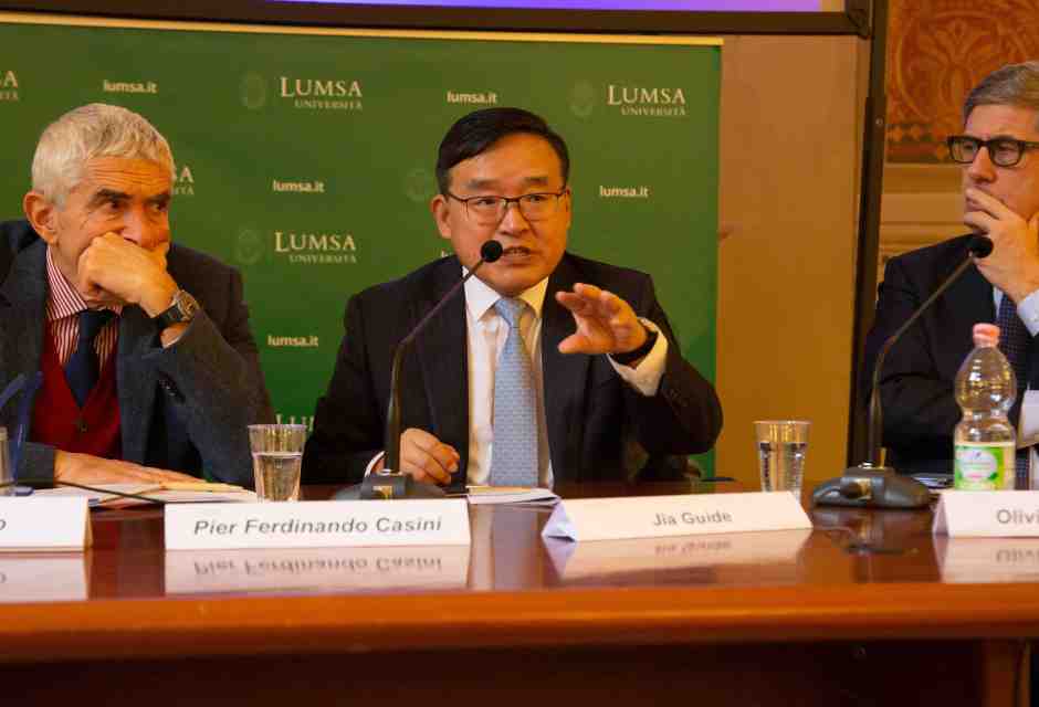 Giornalisti italiani a lezione con la Cina (per la Cina?)