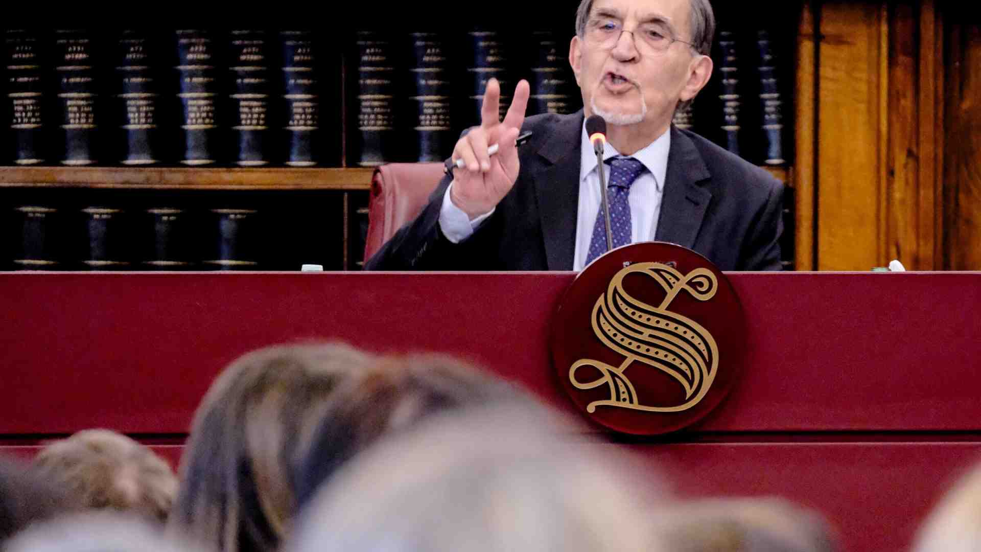 Immagine di La Russa: "Ho visto la fiction 'M.', ma preferisco il libro di Scurati, meno caricaturale di questa serie"