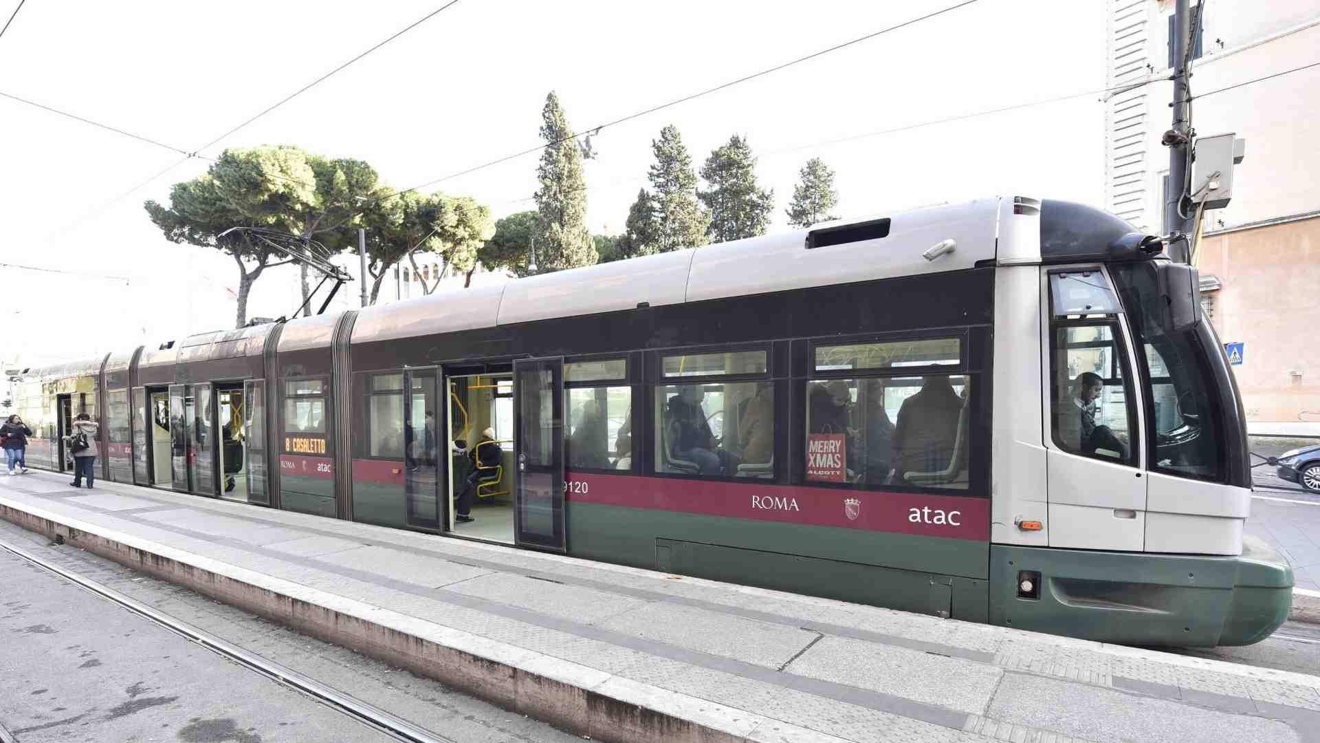 Immagine di Calenda chiede chiarimenti a Gualtieri sui tram "spariti" a Prati