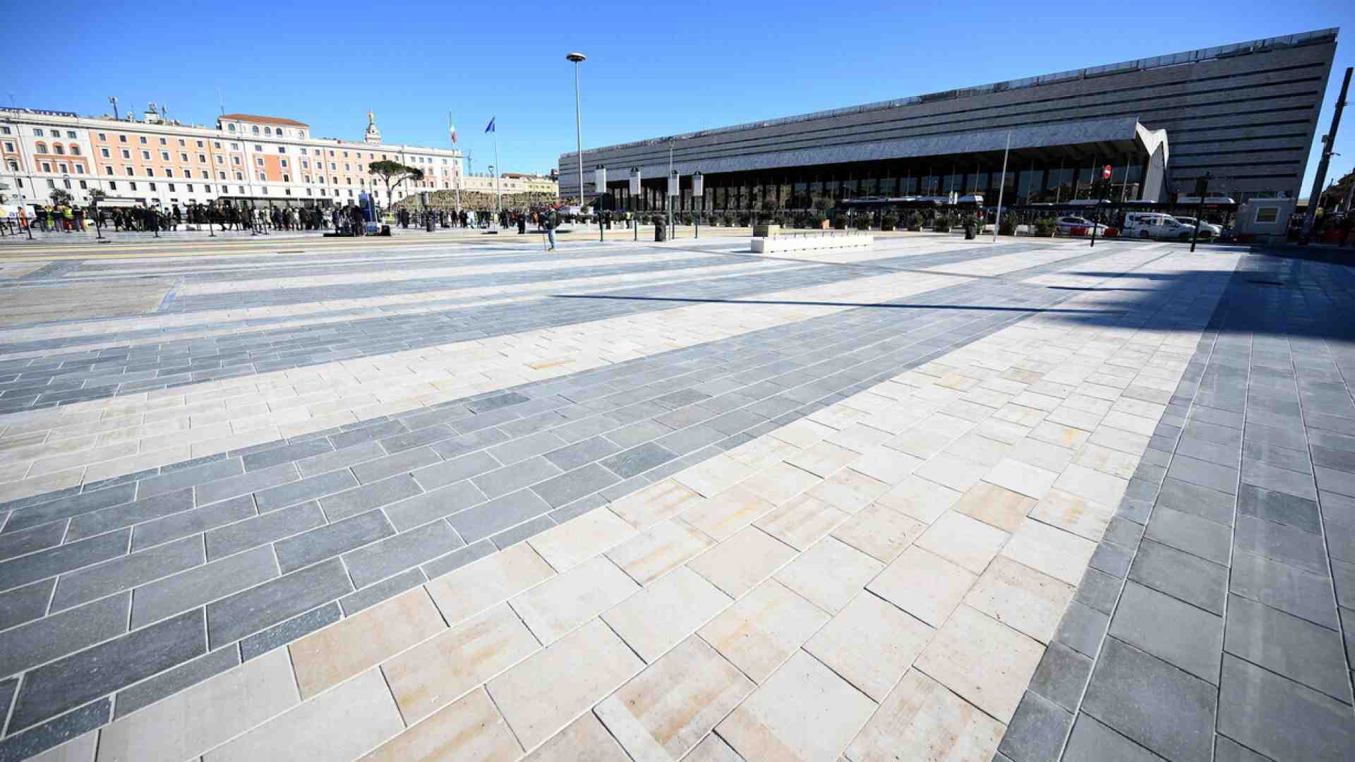 Immagine di La nuova Piazza dei Cinquecento. Pronta, ma solo a metà