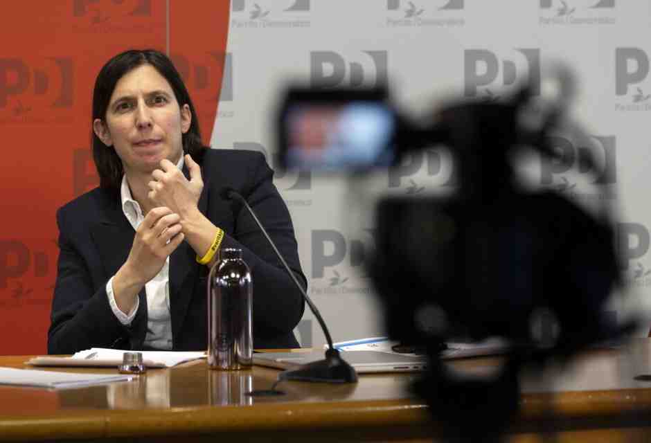 Schlein lancia una mobilitazione del Pd al mese. Poi però il mese passa, e niente. Vacanza!