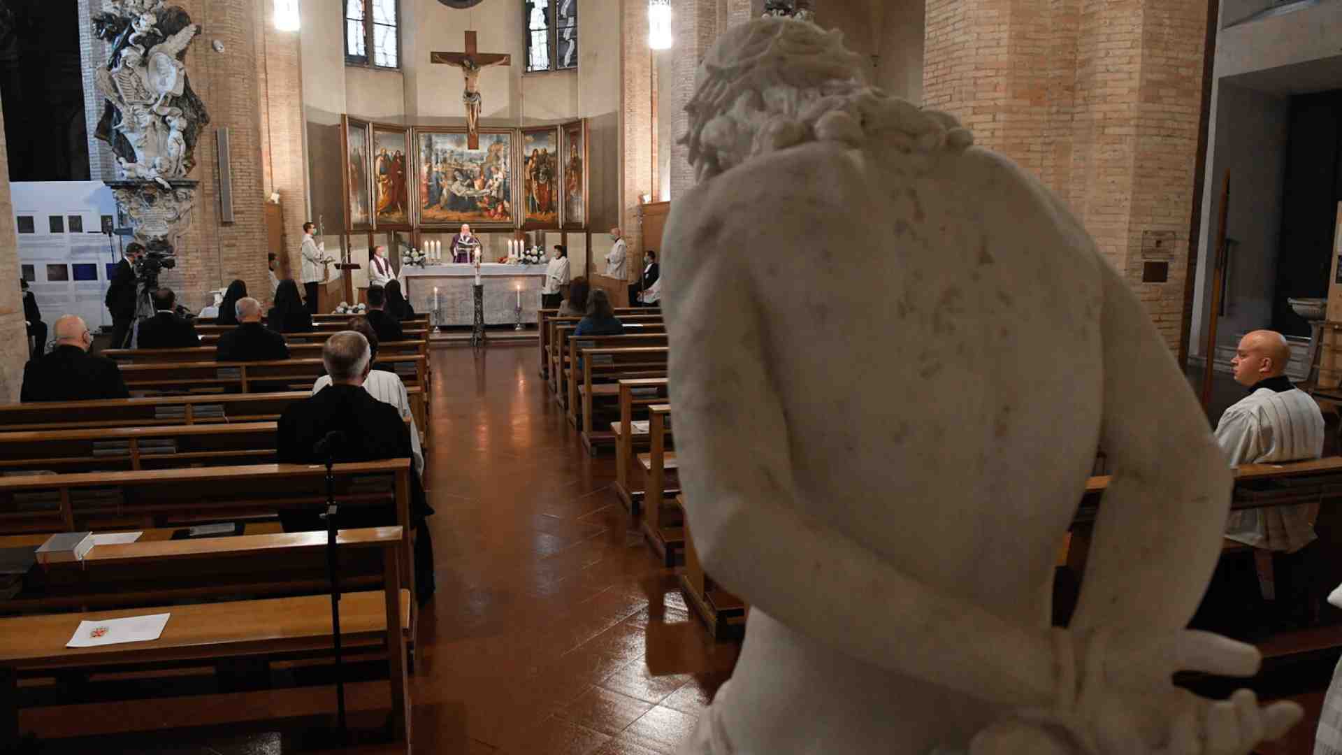 Immagine di È la preghiera che, anche oggi, ci mette al riparo da ogni forma di idolatria