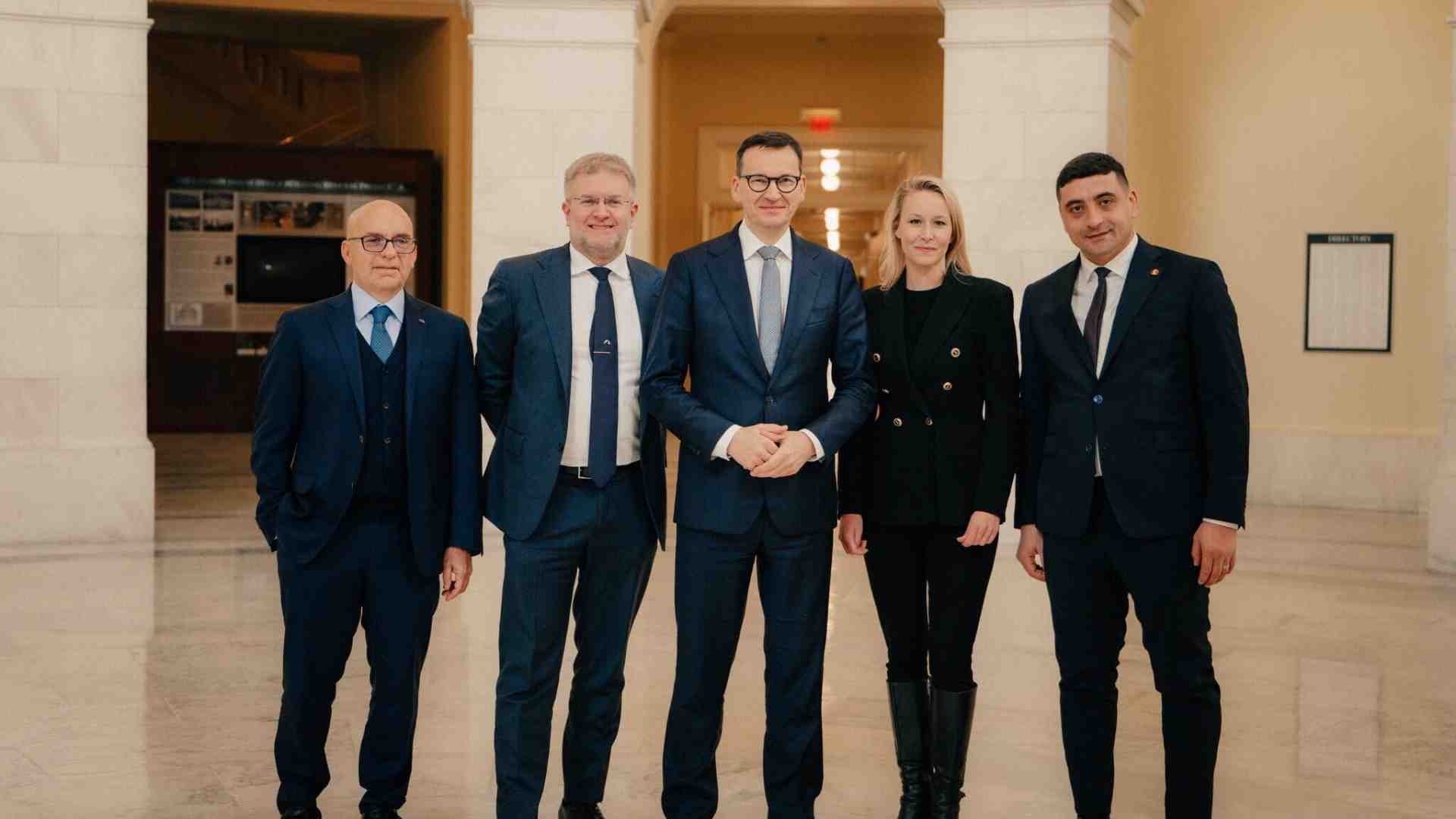 Immagine di Patrioti e sovranisti in gita per un selfie con Trump