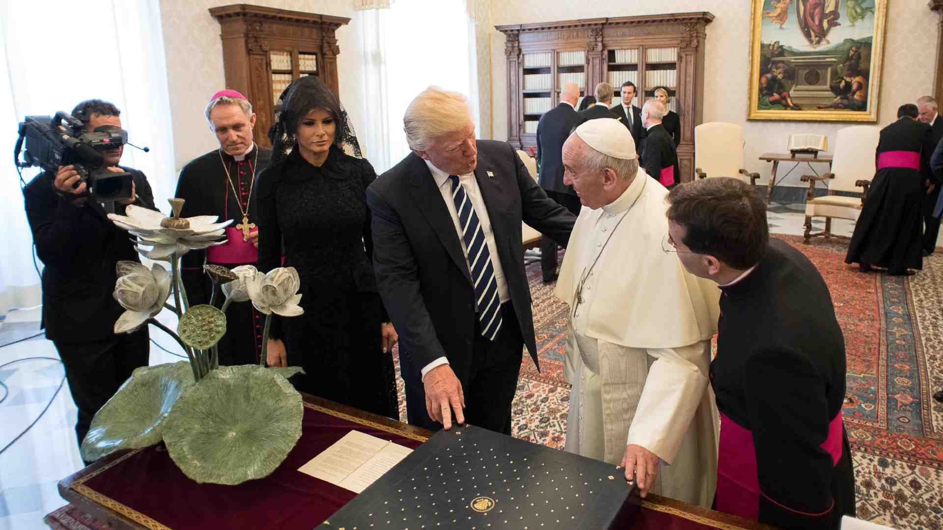 Immagine di Il Papa a Trump: «Impegno per la pace e per una società senza odio»