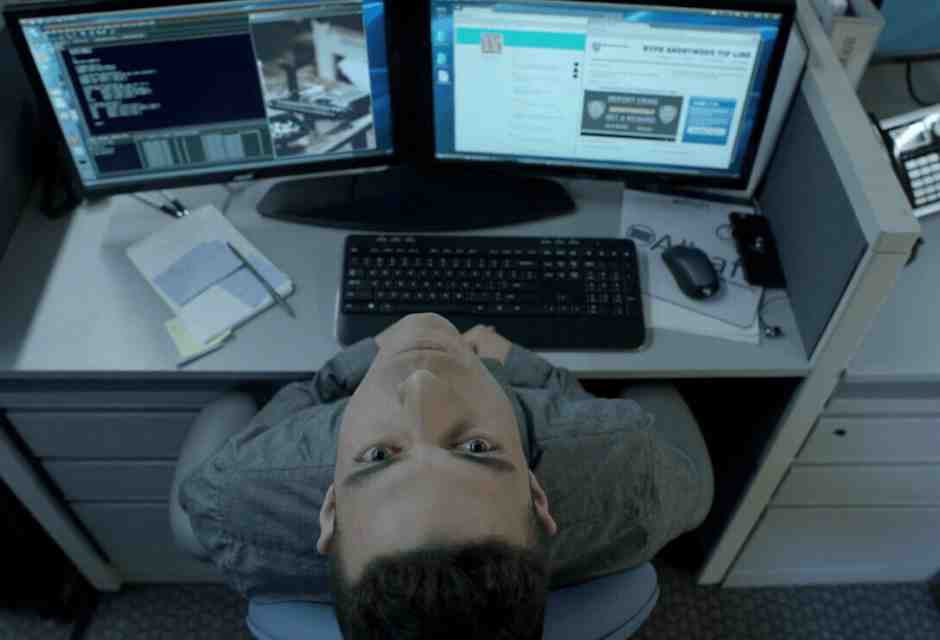 Rami Malek &egrave; Elliot Alderson in "Mr Robot", serie tv creata dallo sceneggiatore Sam Esmail<br />