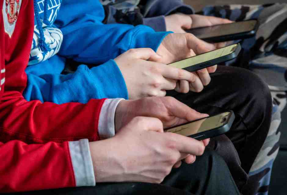 Non è solo questione di sicurezza nazionale. L’impatto nascosto di TikTok sulla salute mentale della gen Z