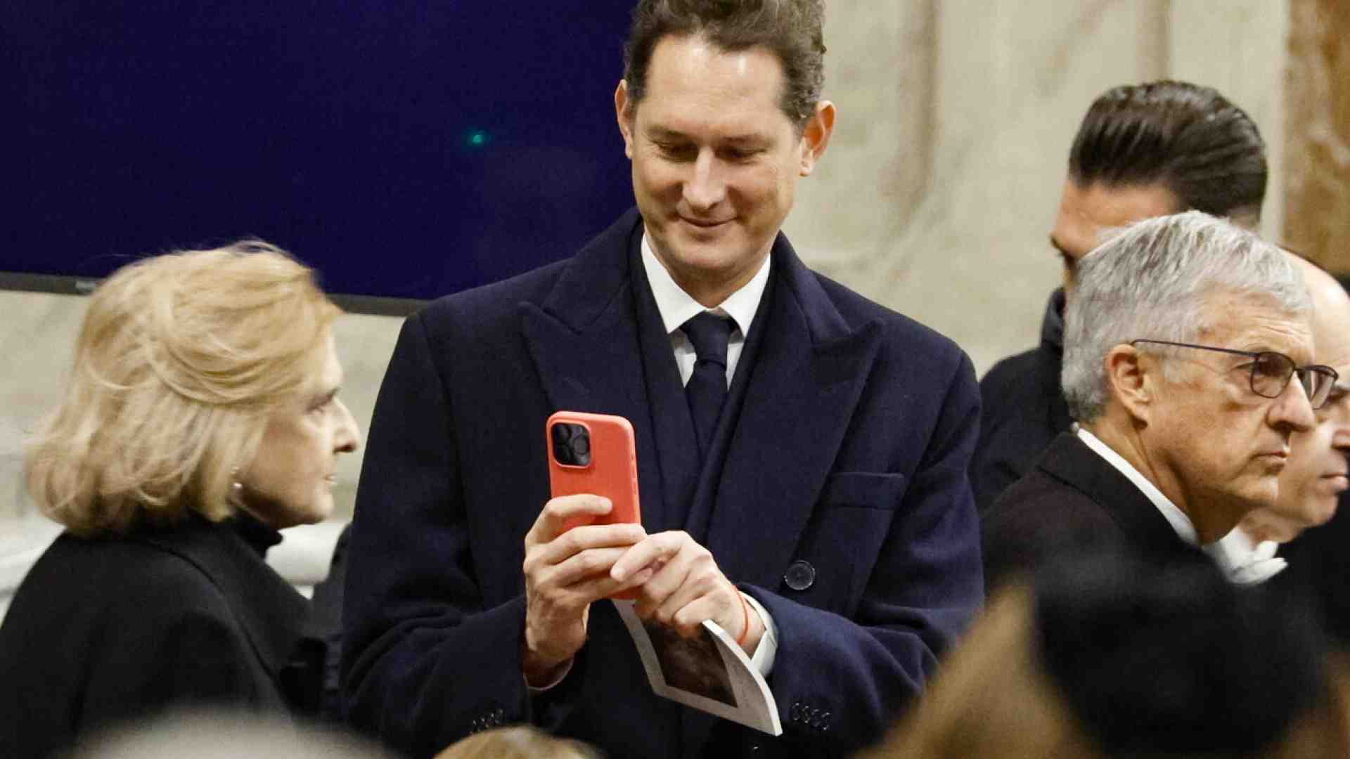 Immagine di Stellantis dà un bel milione a Trump, e Rep. muta