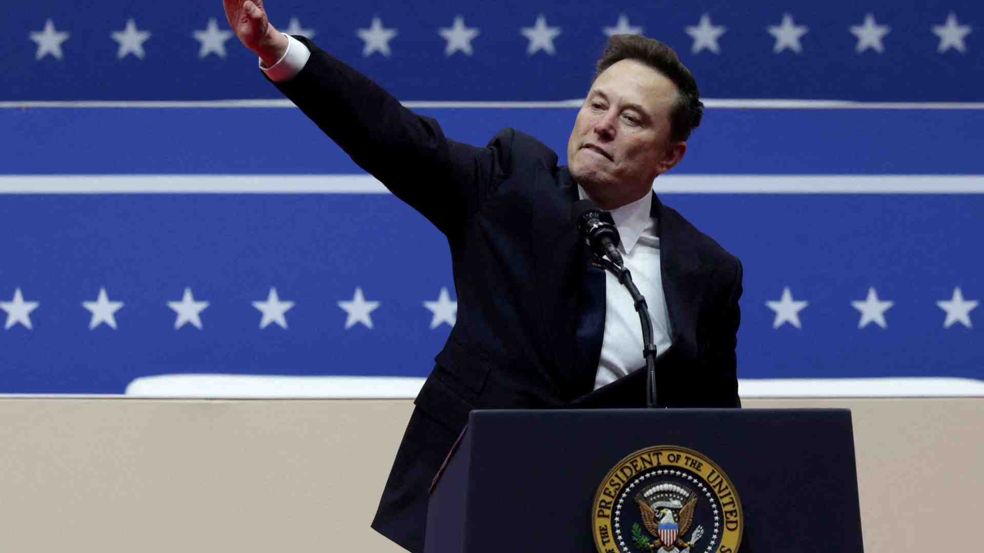 Immagine di Musk contrattacca sul caso del braccio teso: «Trucchi sporchi»