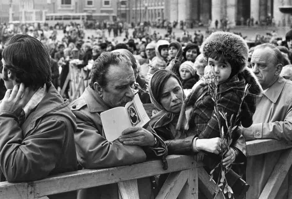 Fedeli alla messa in Piazza San Pietro (Foto di Calle Hesslefors via Getty Images)&nbsp;<br />
