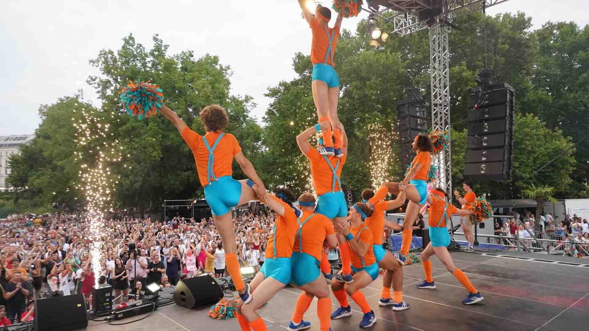 Immagine di Ecco i Fearleaders per riempire le pause delle gare di roller derby femminili